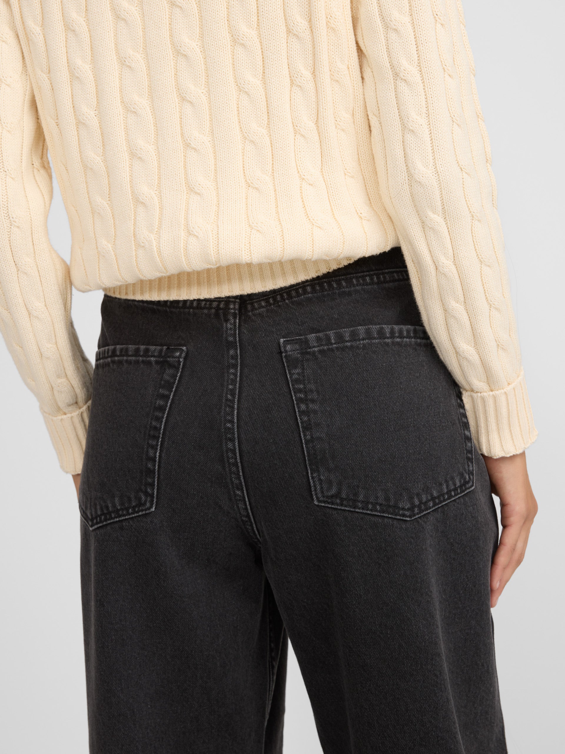 Pantalon denim tachas gris