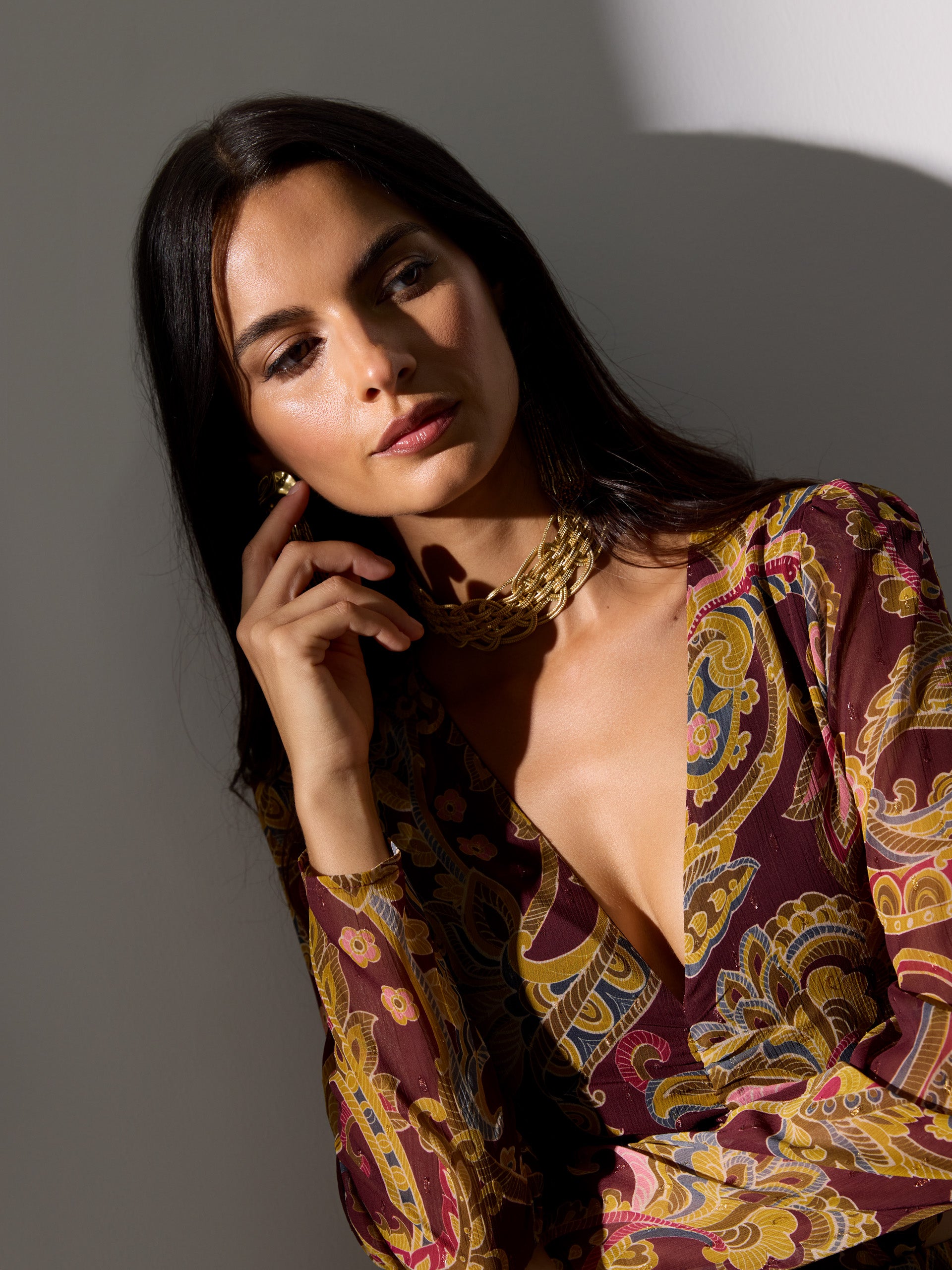 Vestido largo abertura estampado cachemir burdeos