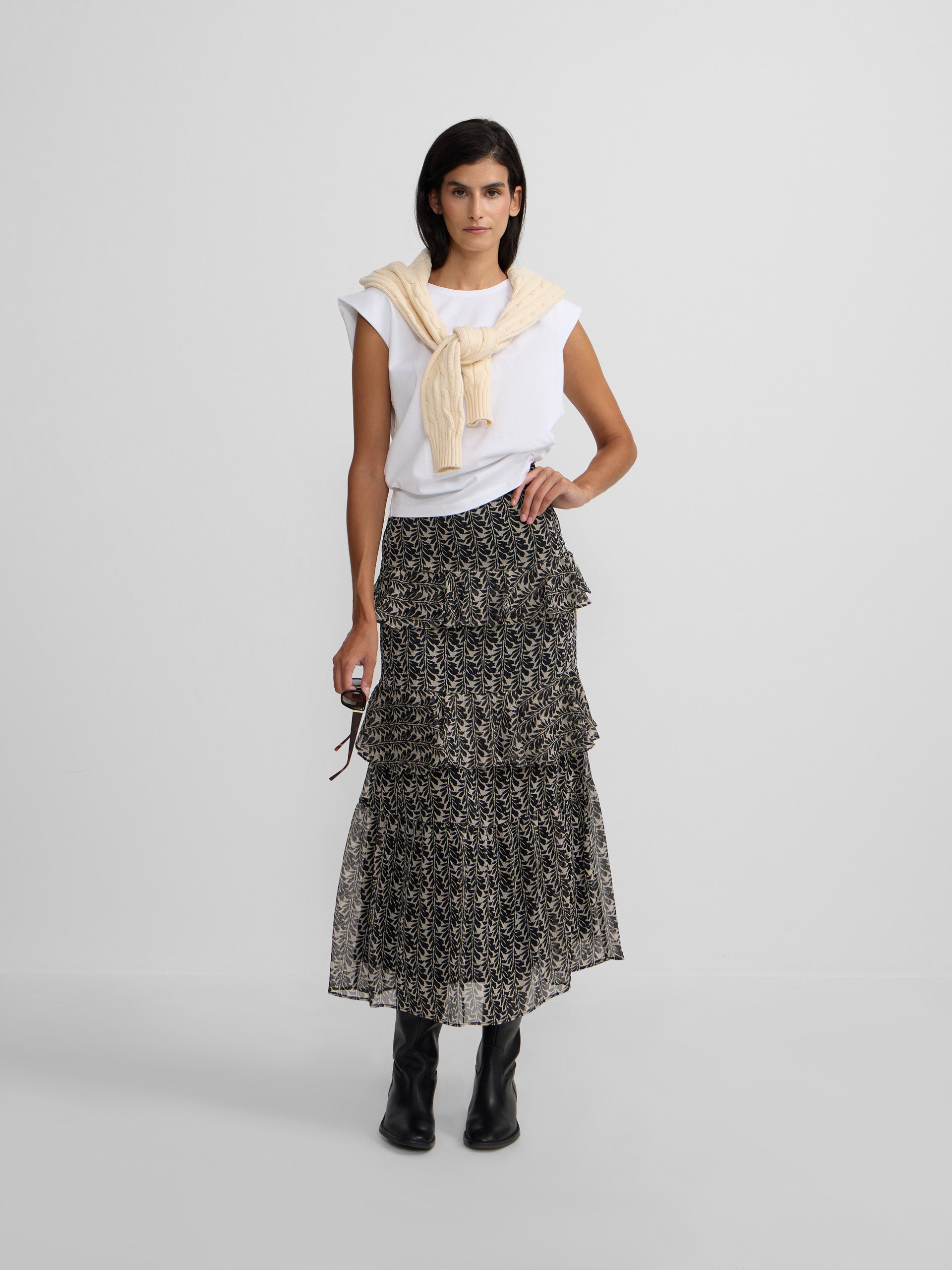 Saia comprida com folhos estampada preta