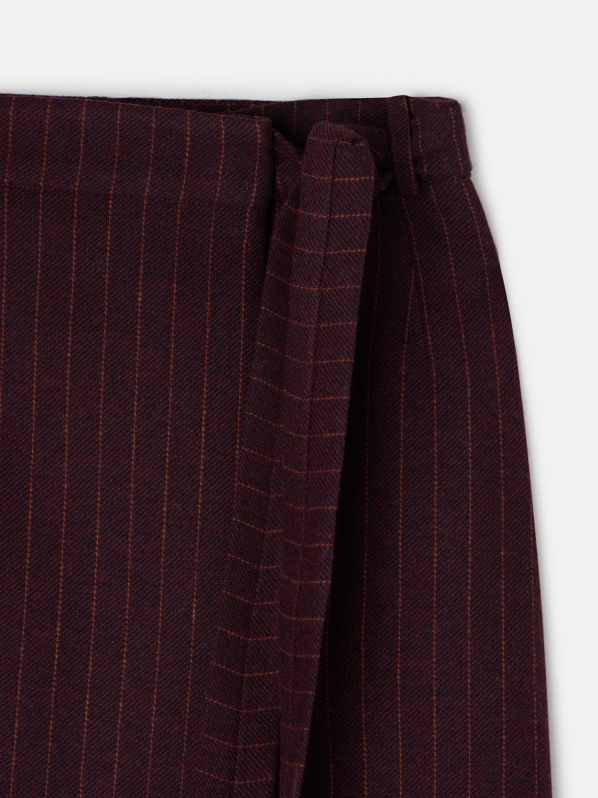 Long skirt with a burgundy diplomatic stripe