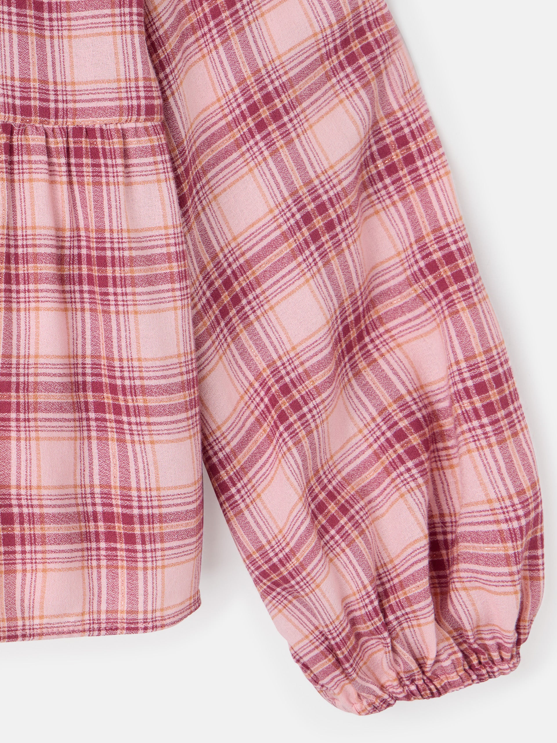 Blusa com gola bobo aos quadrados rosa