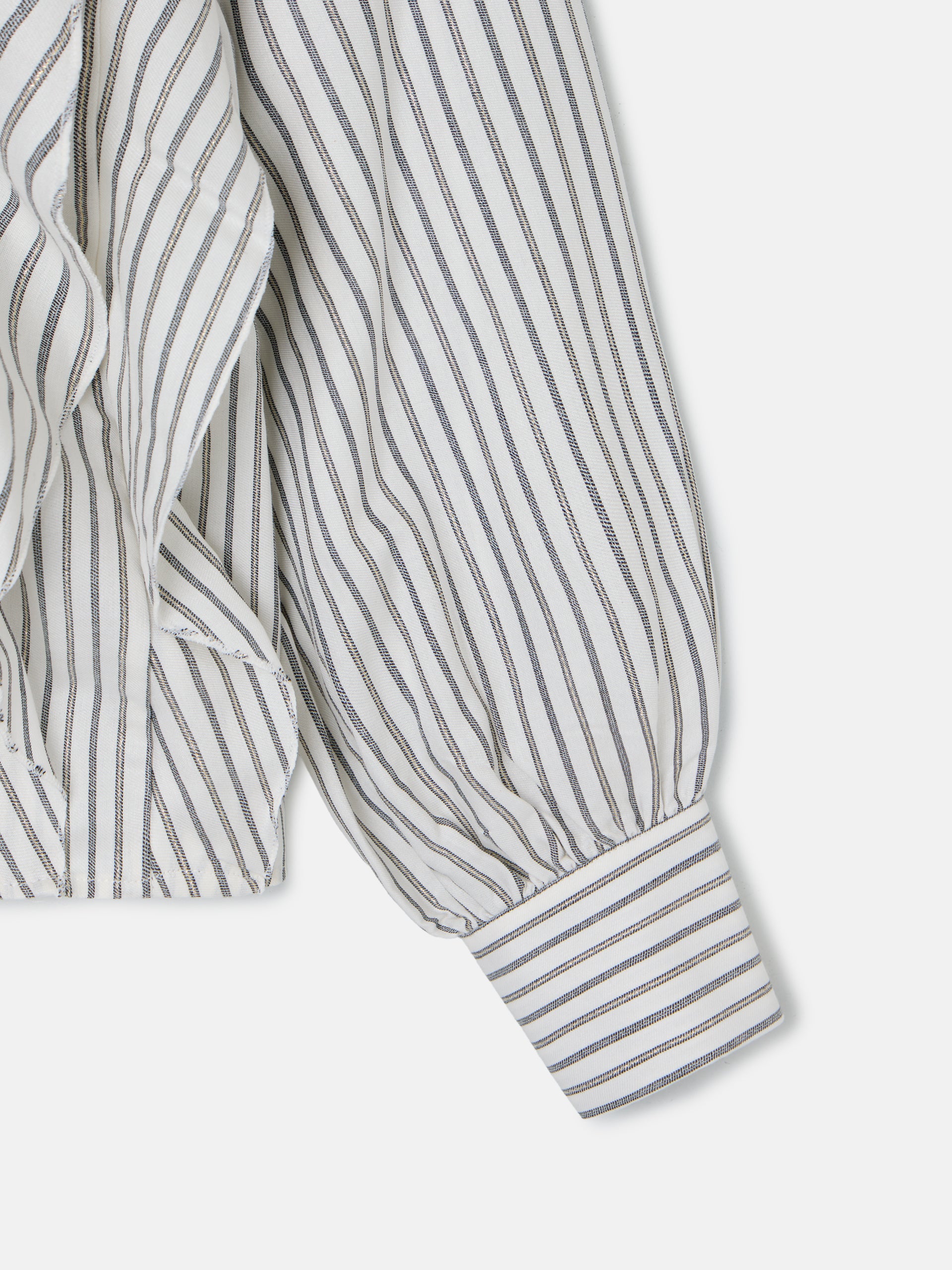 Blusa branca com folhos e riscas