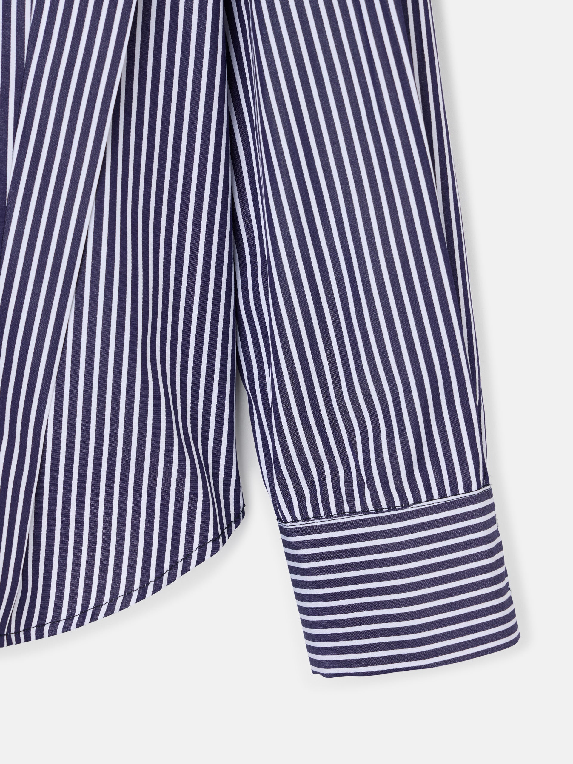 Camisa estruturada riscas azul-marinho