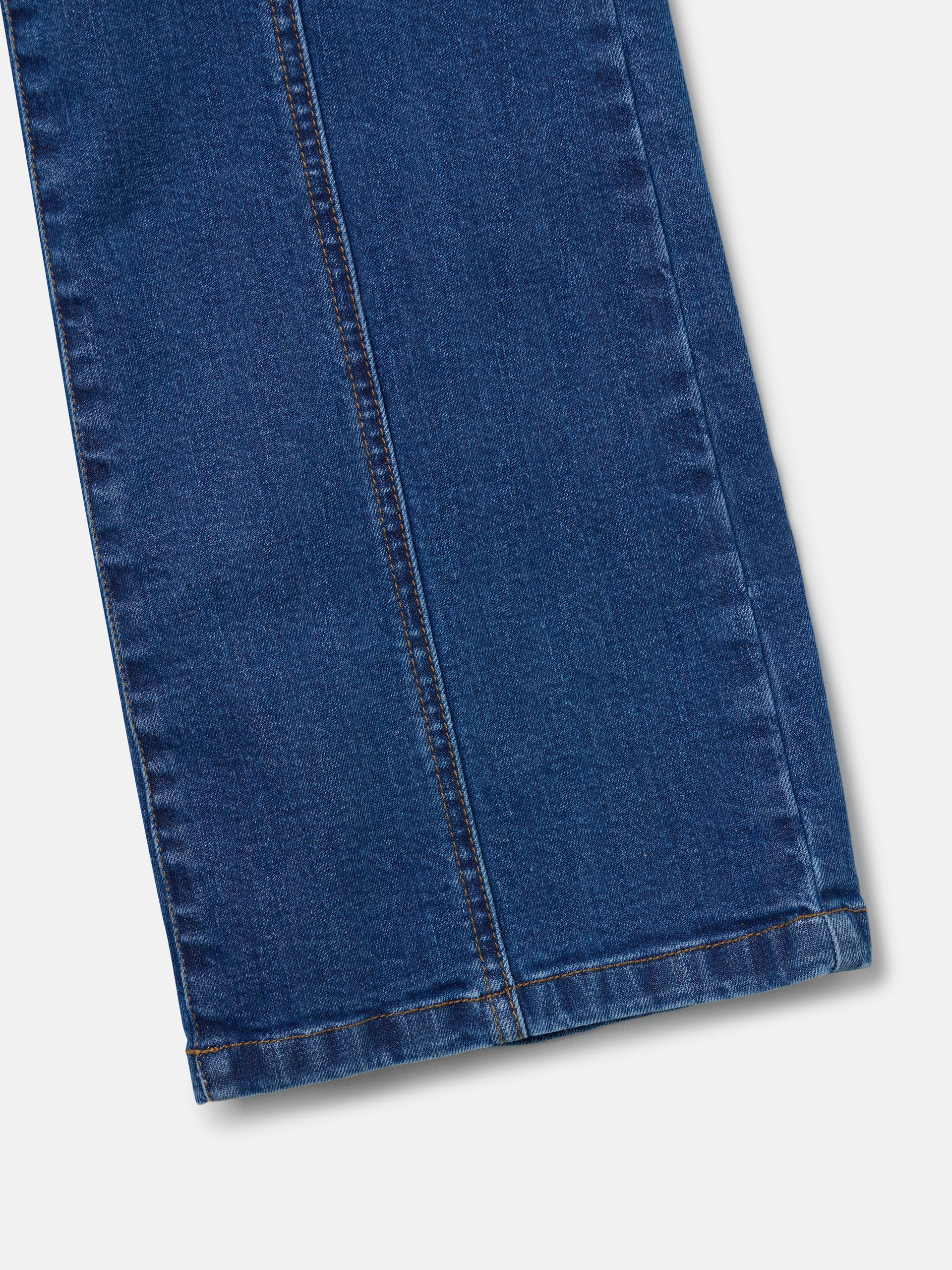 Pantalon en jean à jambe droite avec détail boucle