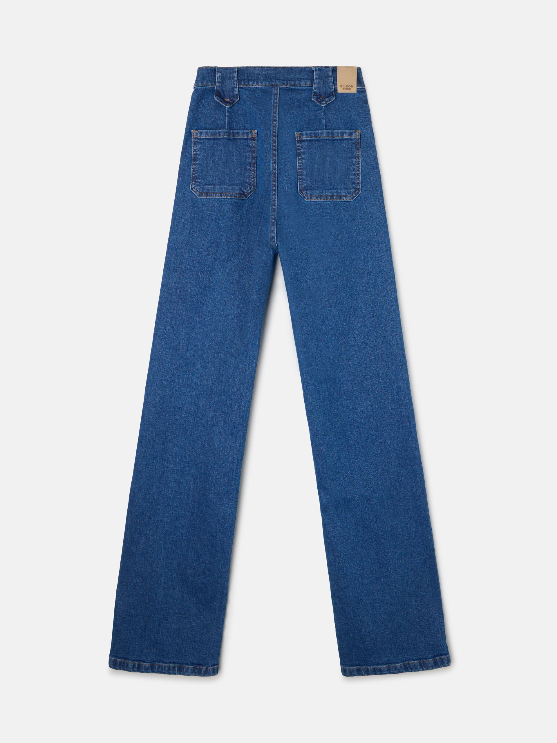 Pantalon en jean à jambe droite avec détail boucle