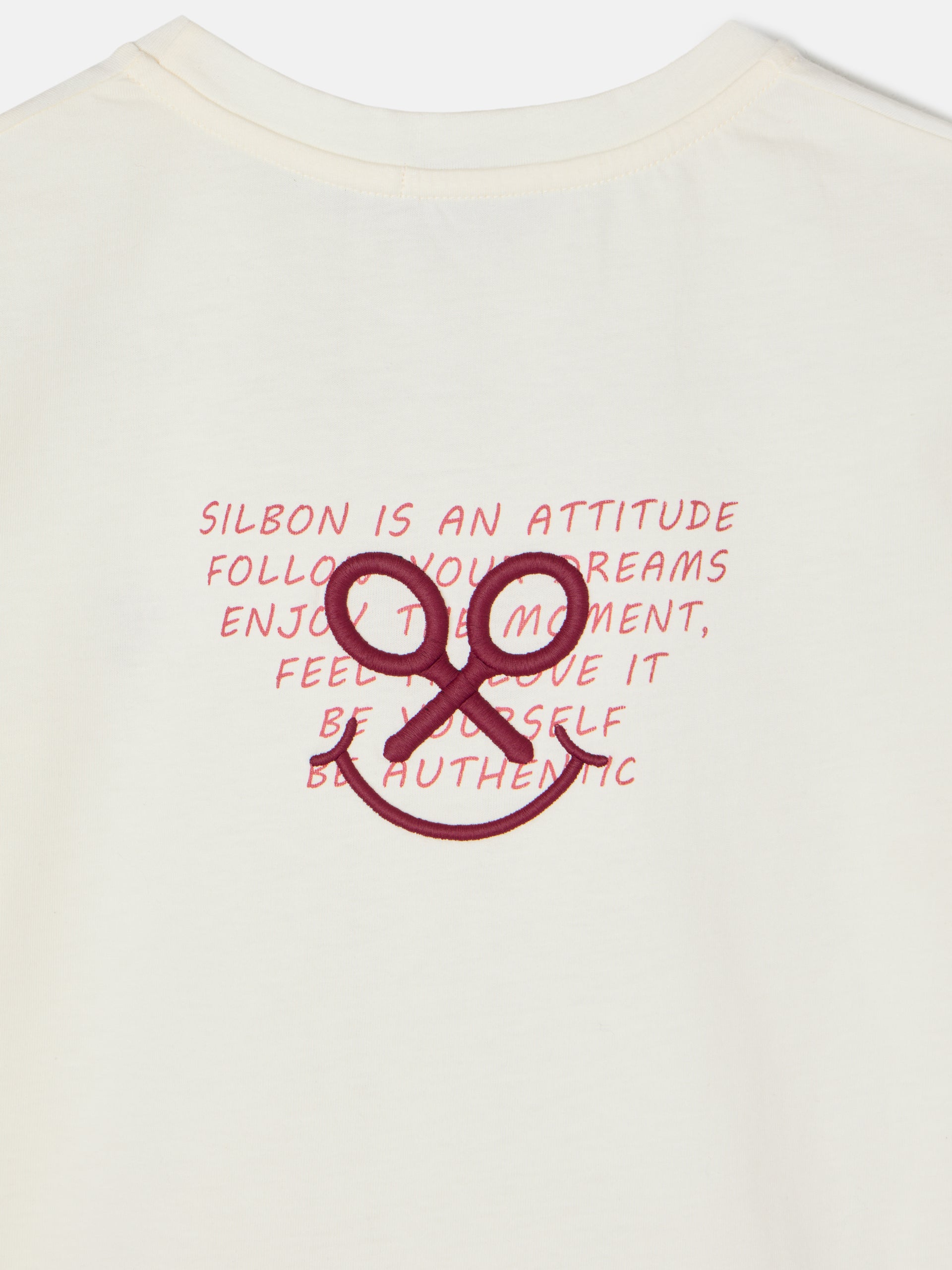 T-shirt mulher letras smile branca