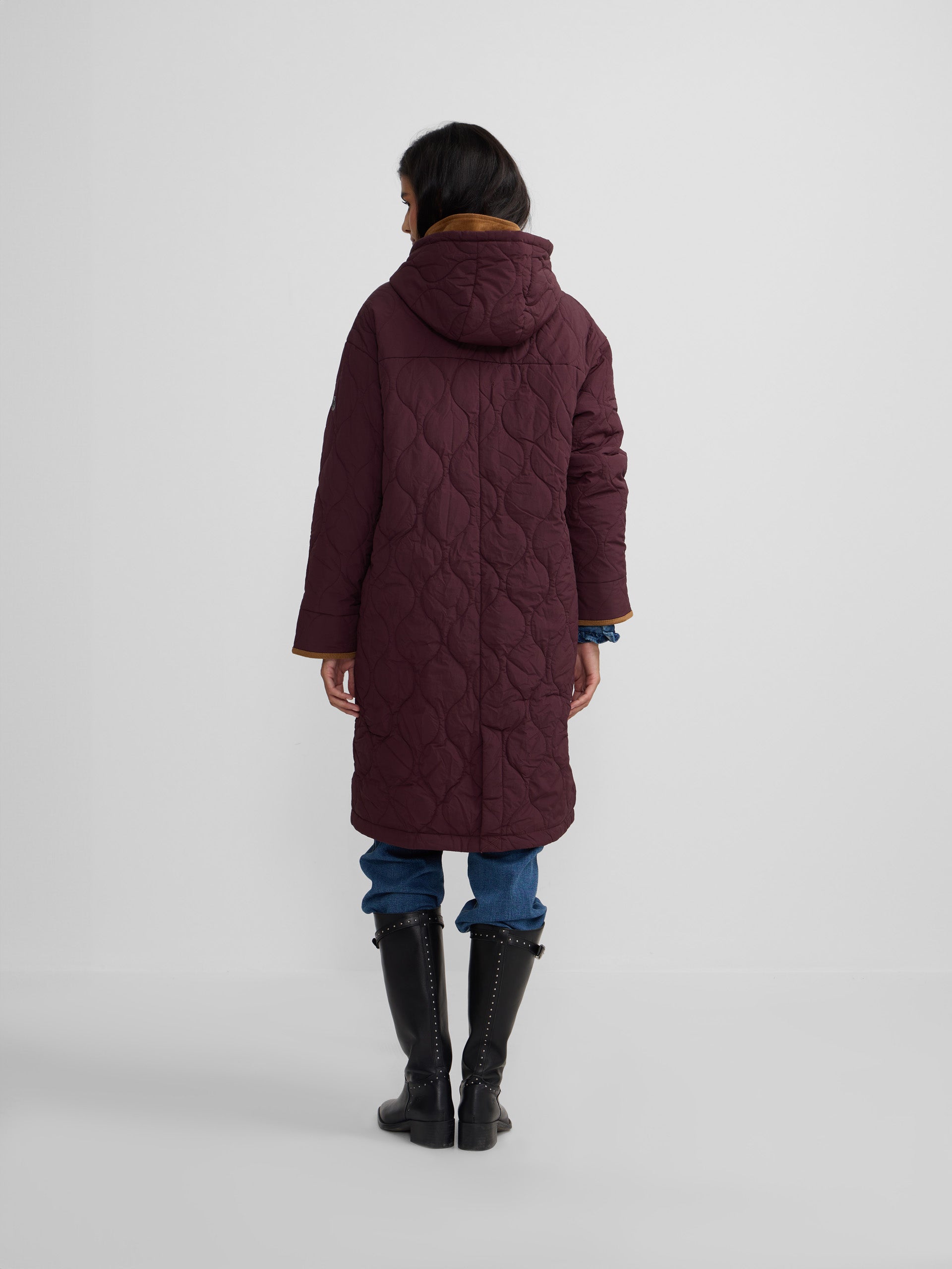 Parka larga acolchada detalles pana burdeos