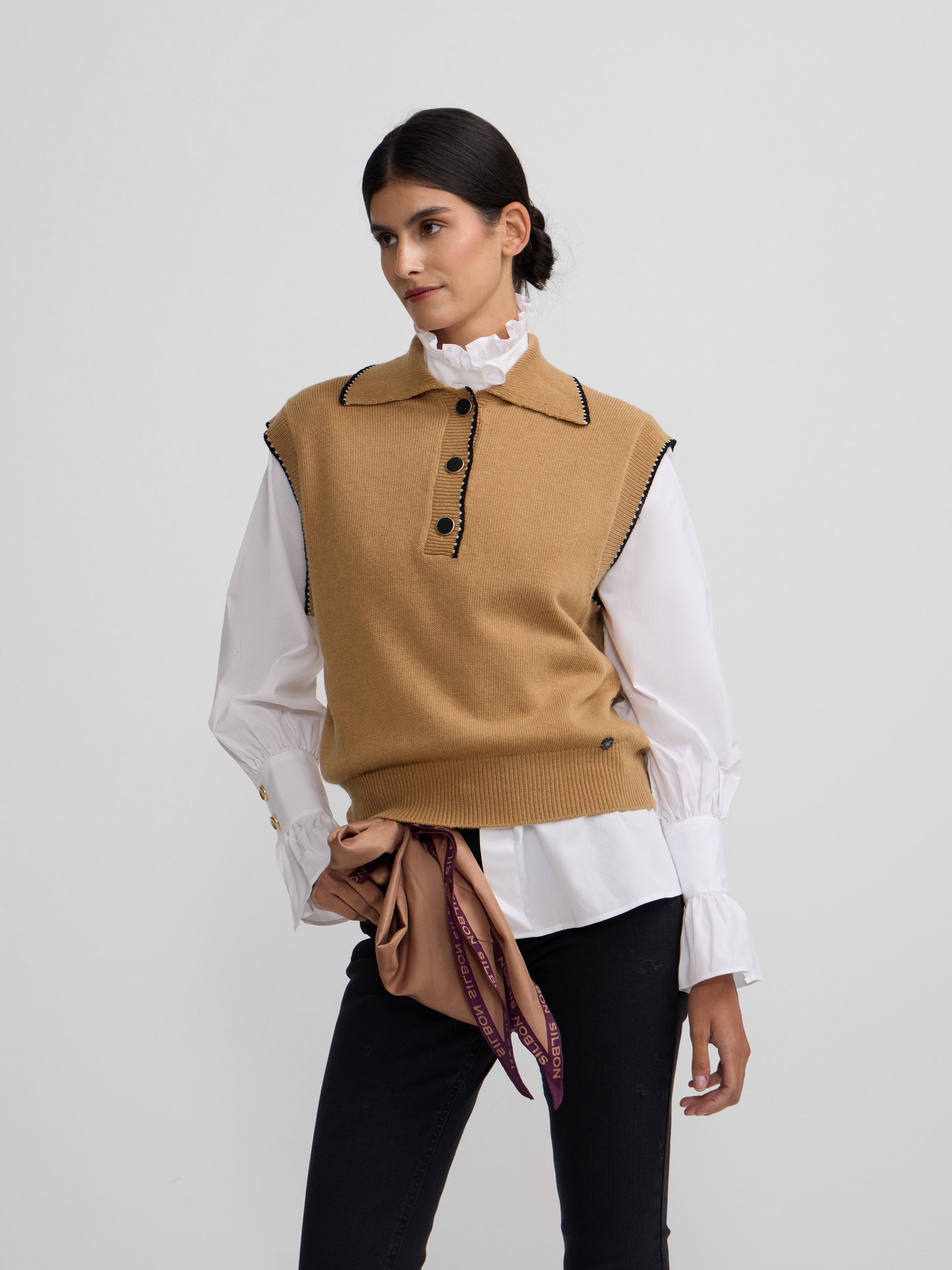 Gilet avec détails de coutures camel