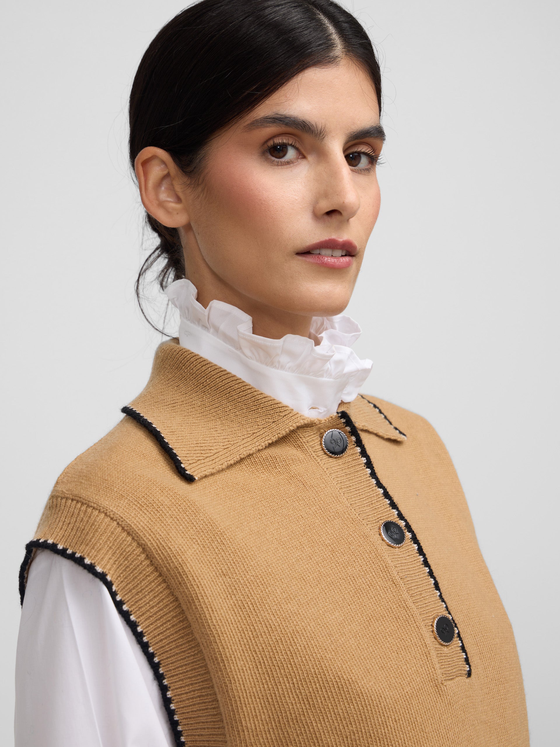 Gilet avec détails de coutures camel