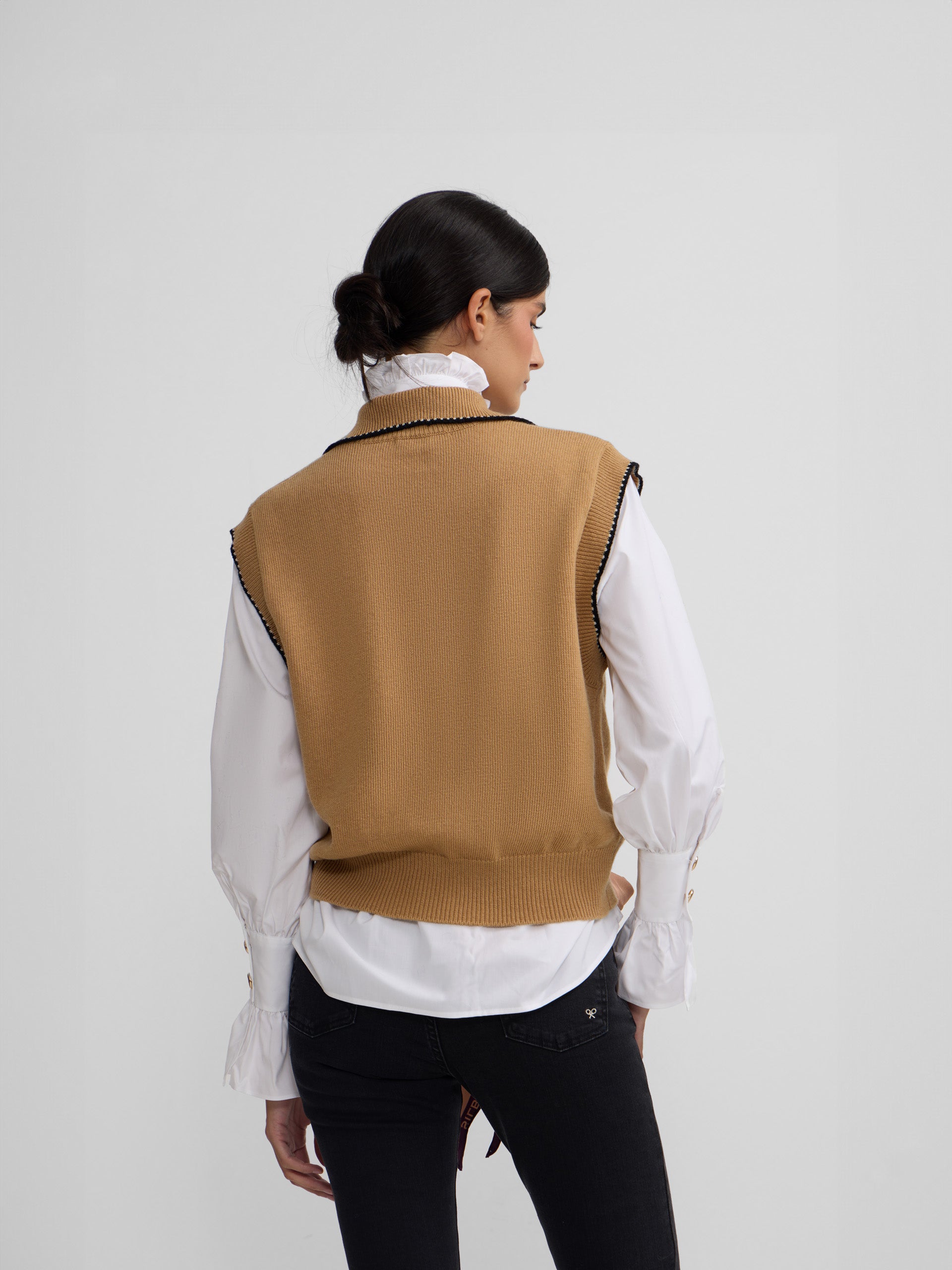 Gilet avec détails de coutures camel