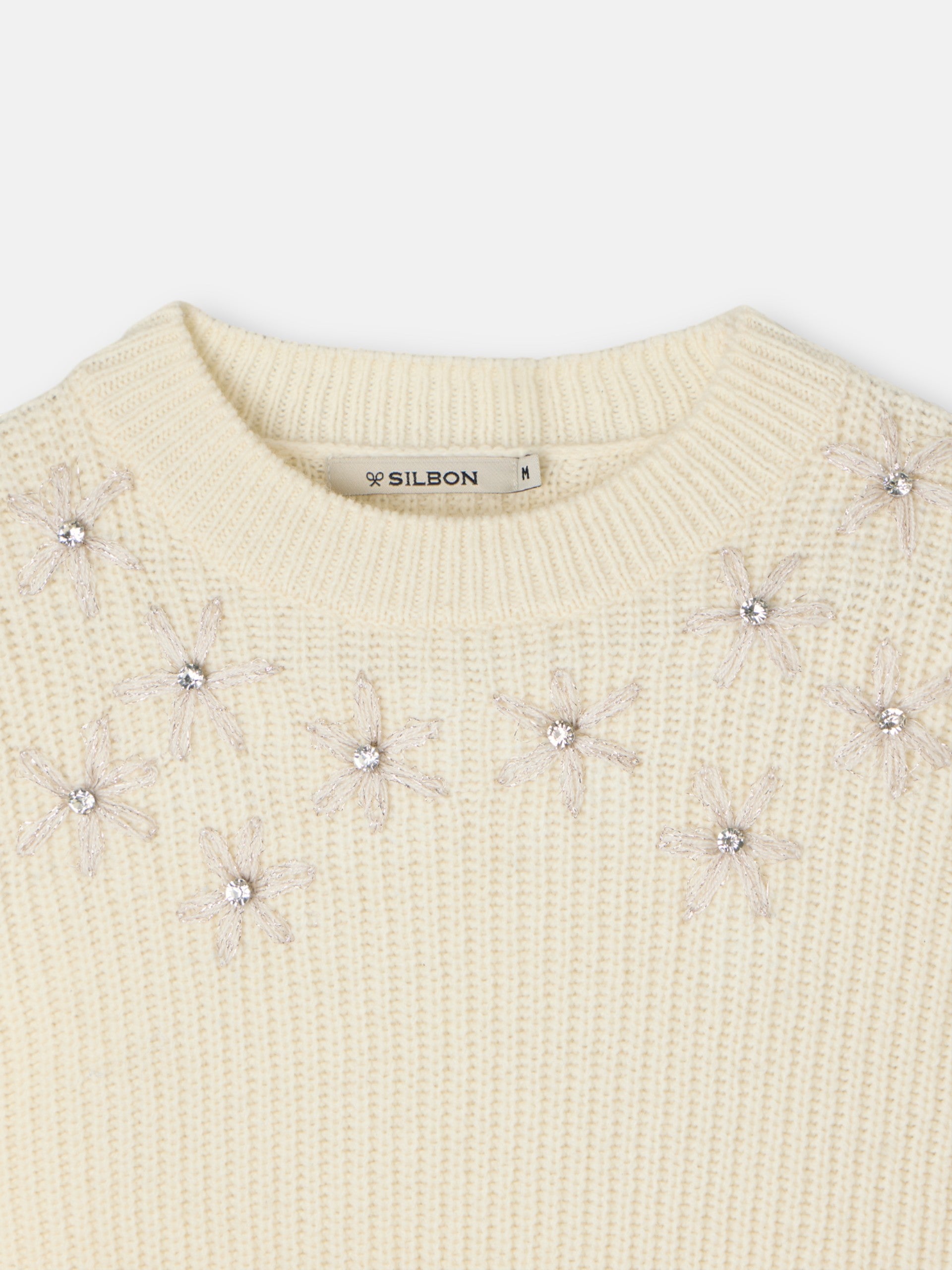 Camisola crua com flores bordadas