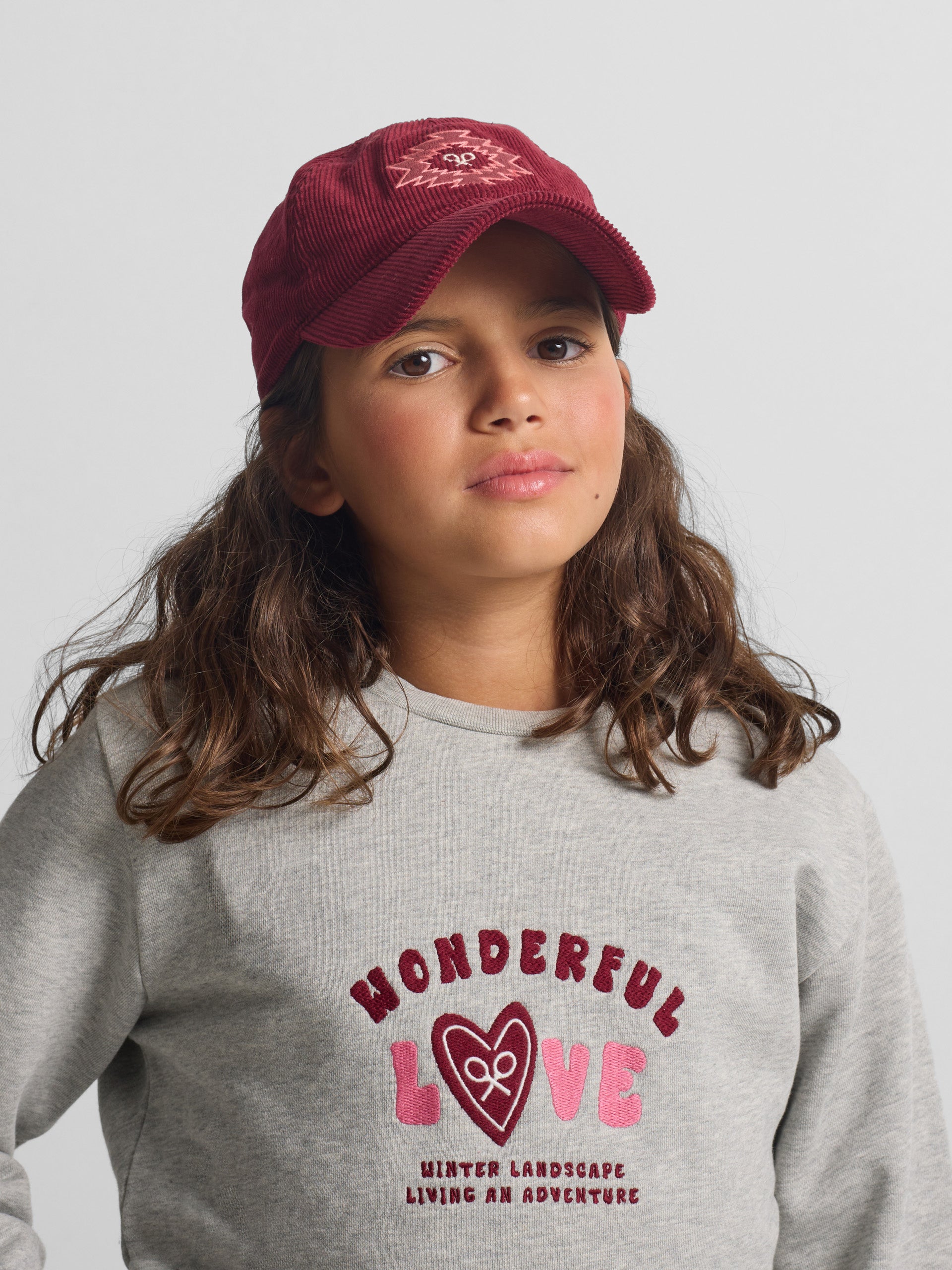 Sudadera girl wonderful love gris