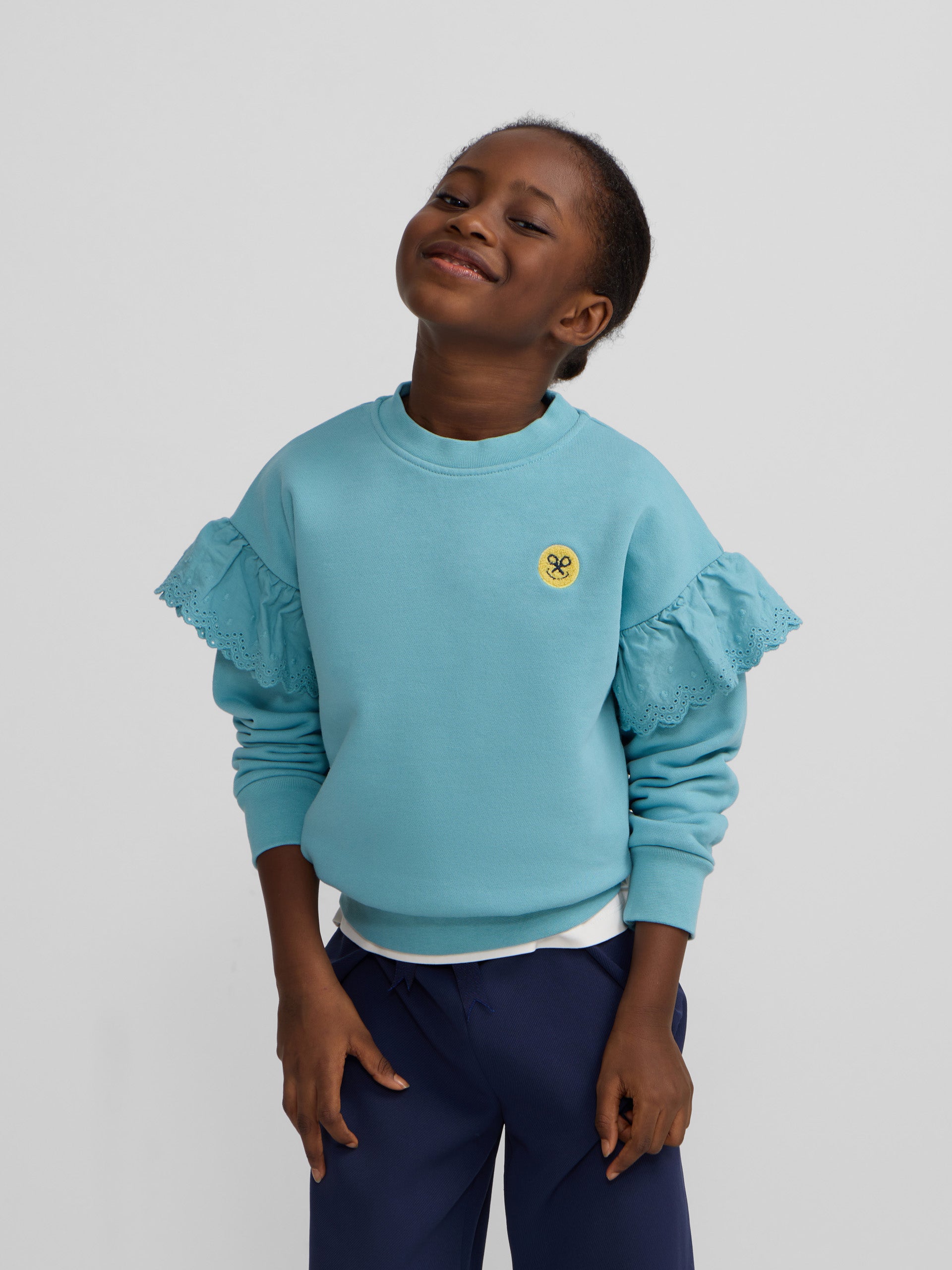 Sweatshirt girl detalhes nas mangas azul-celeste