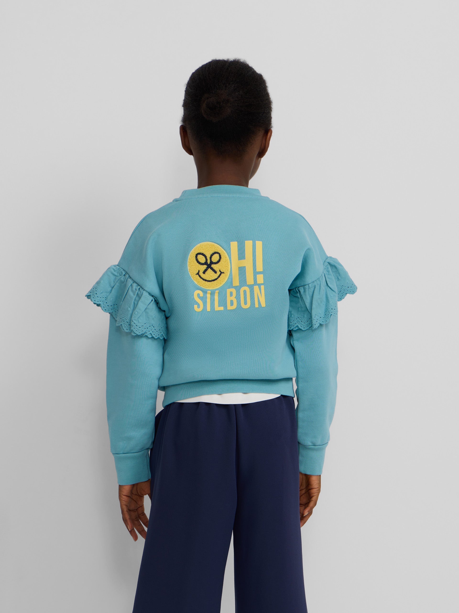 Sweatshirt girl detalhes nas mangas azul-celeste