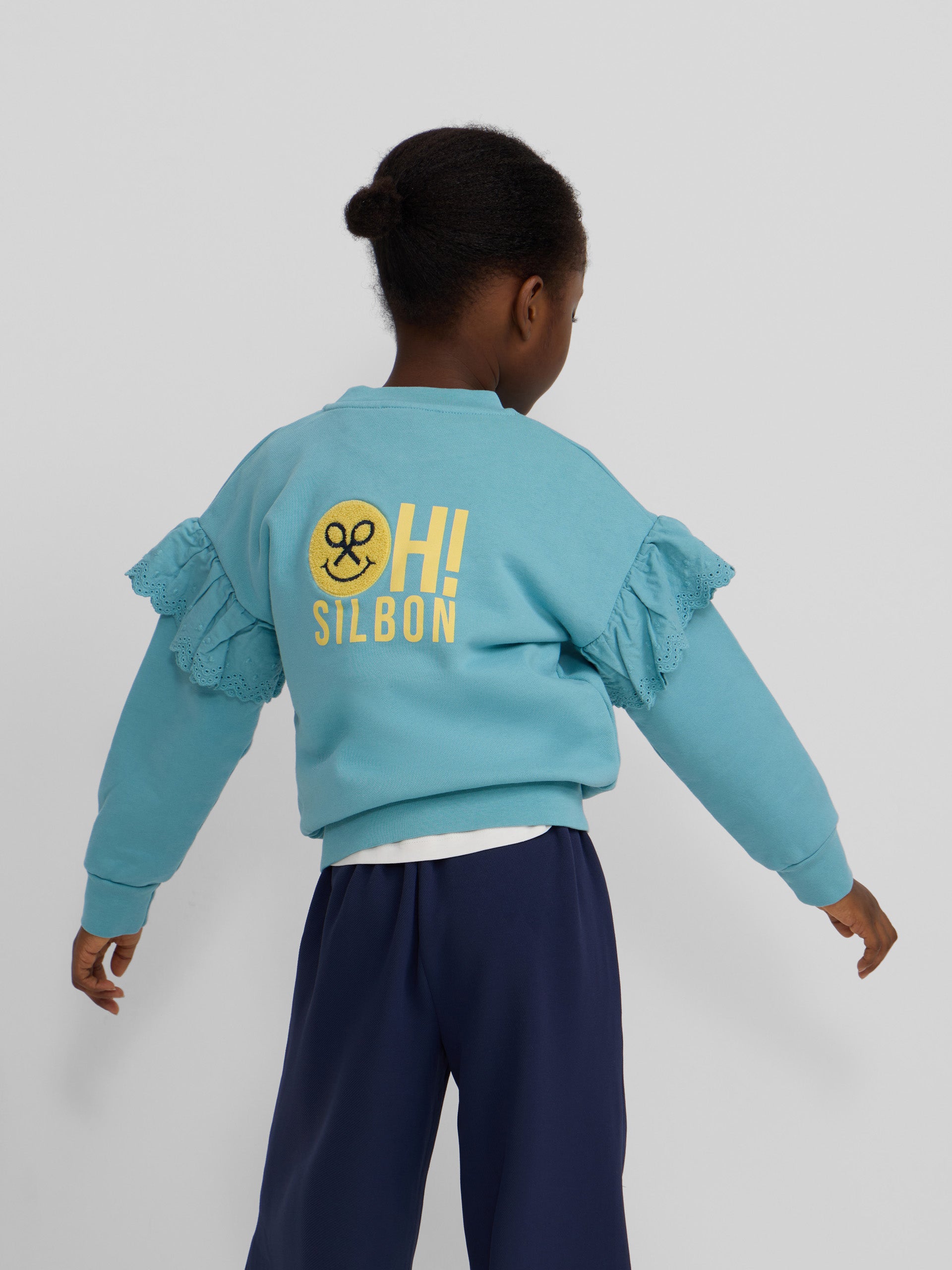 Sweatshirt girl detalhes nas mangas azul-celeste