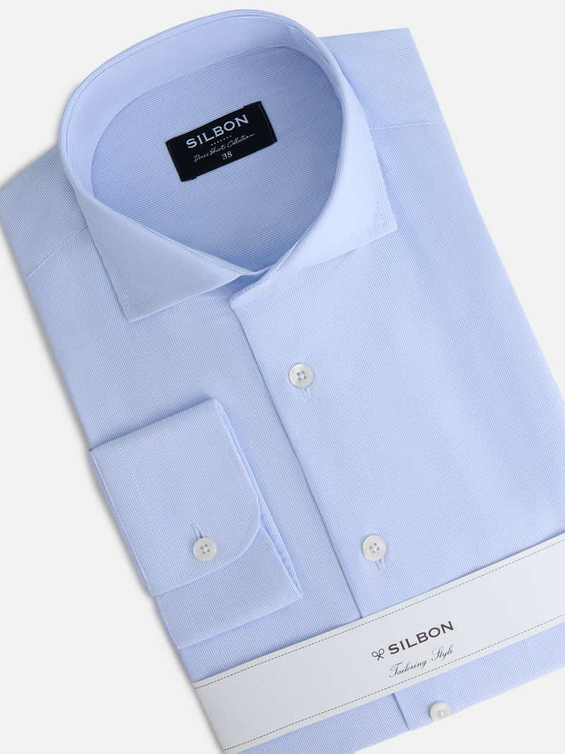 Chemise habillée à fines rayures, poignets simples bleu ciel