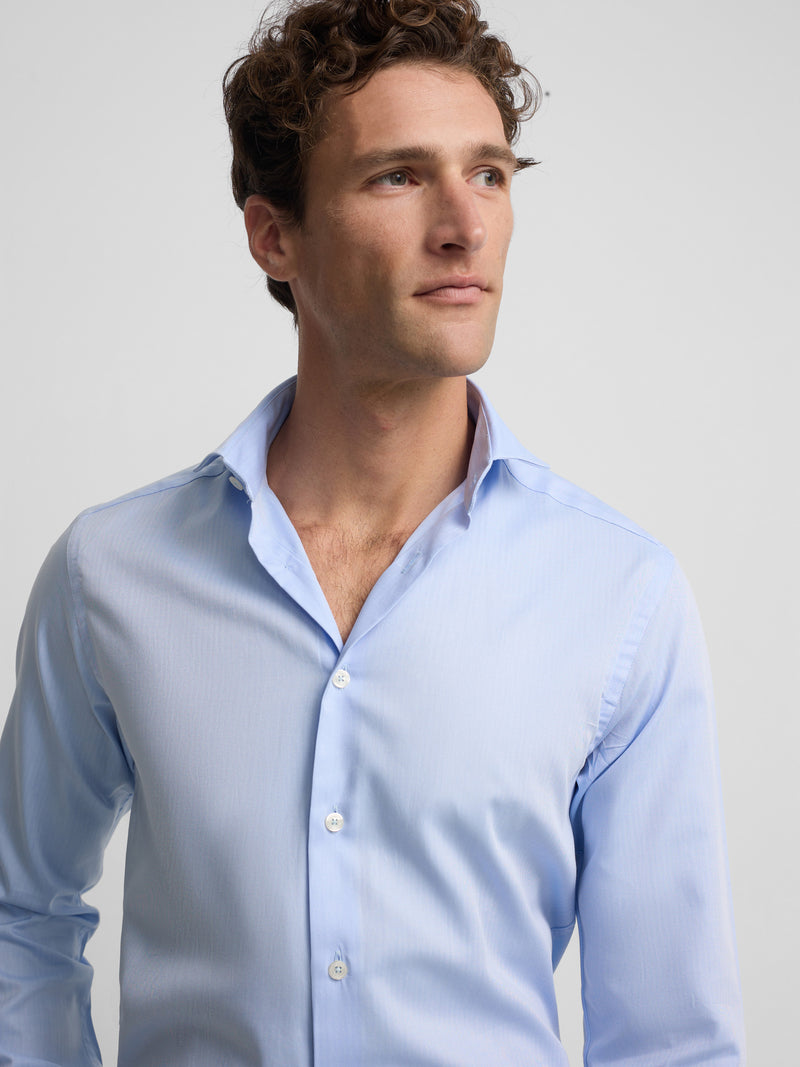 Camisa de vestir espinha punho duplo azul-claro