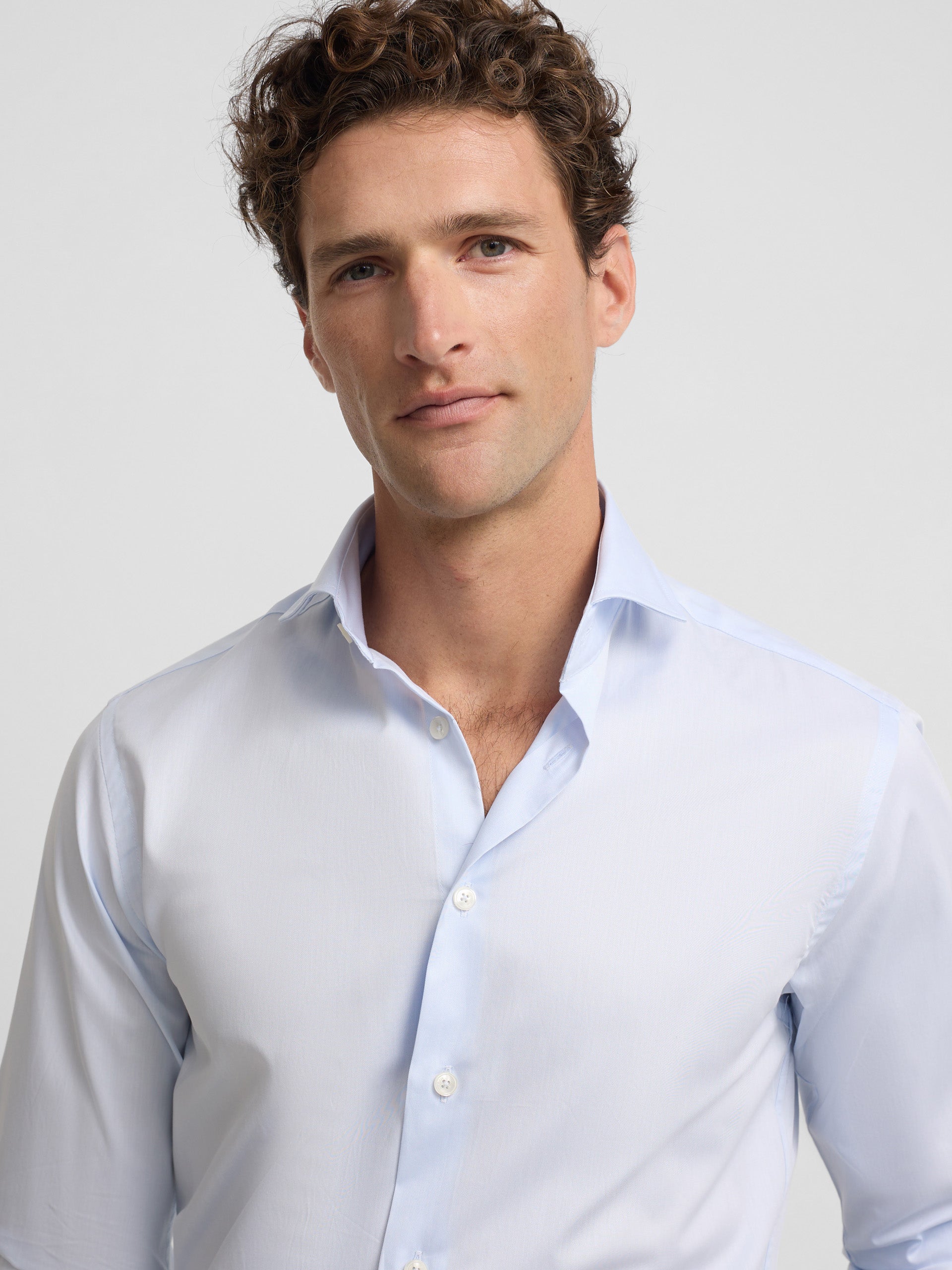 Camisa de vestir azul-claro com punho simples