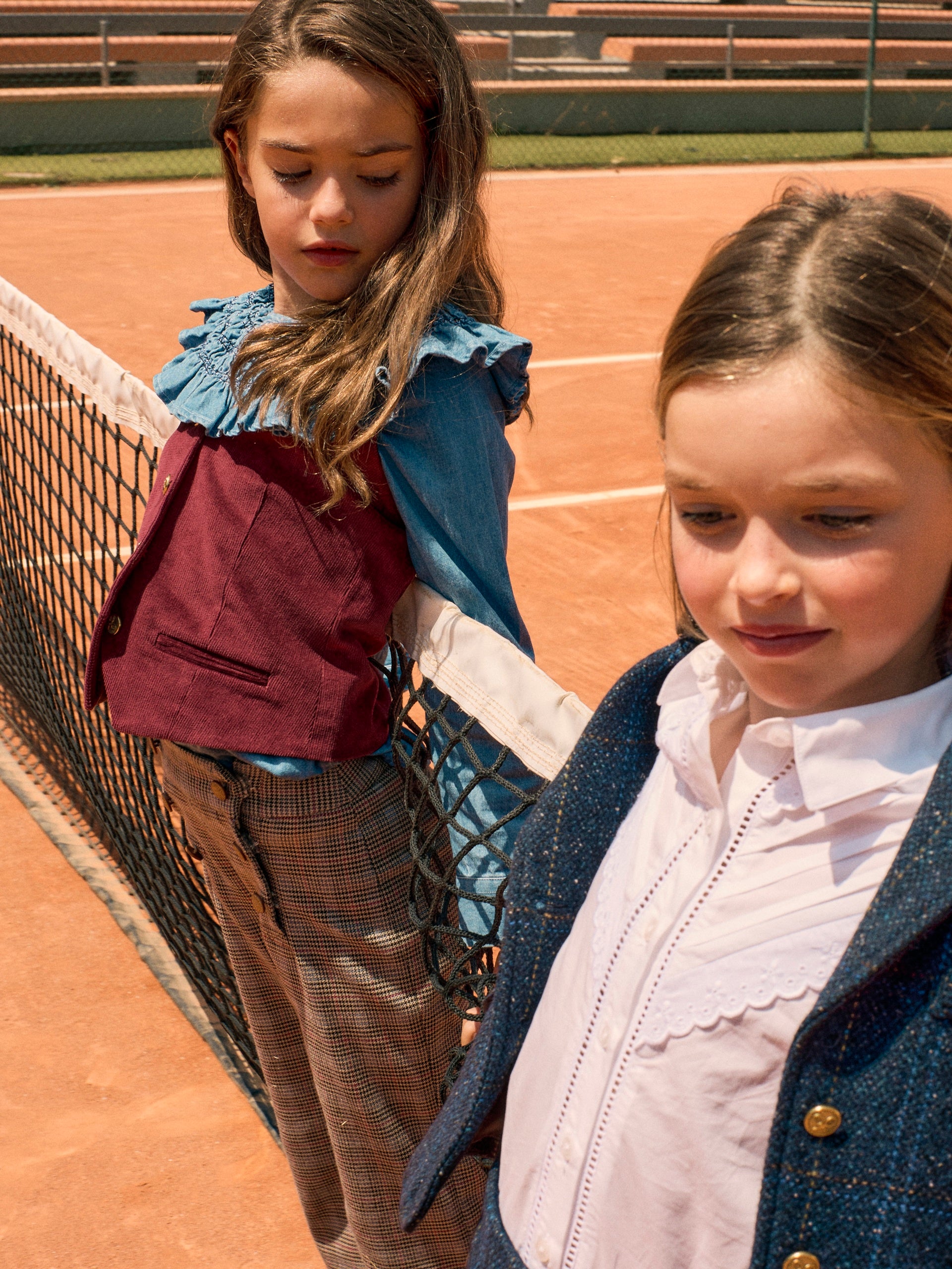 Camisa branca de menina com bordados