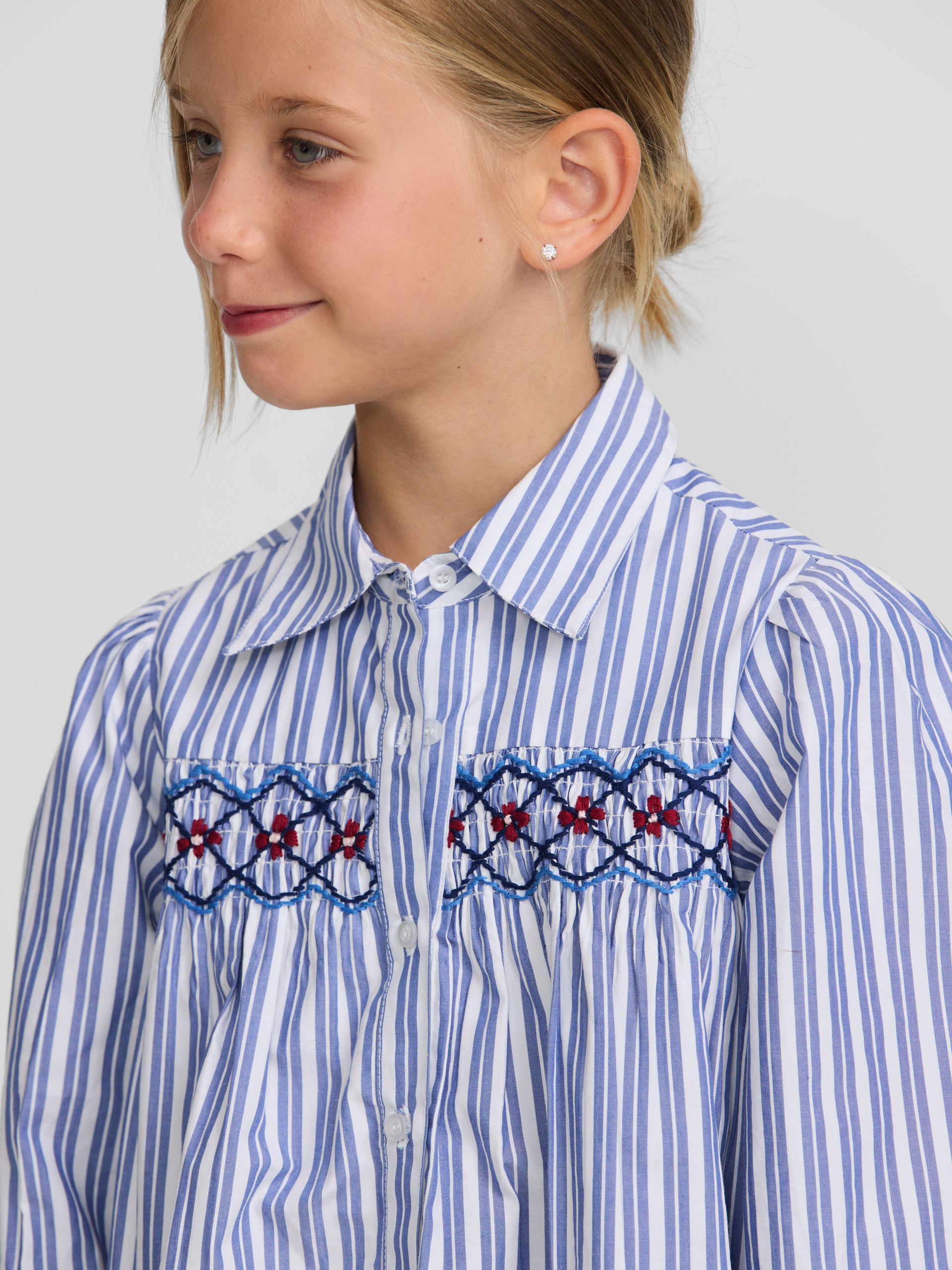 Chemise froncée à rayures bleues et blanches pour fille