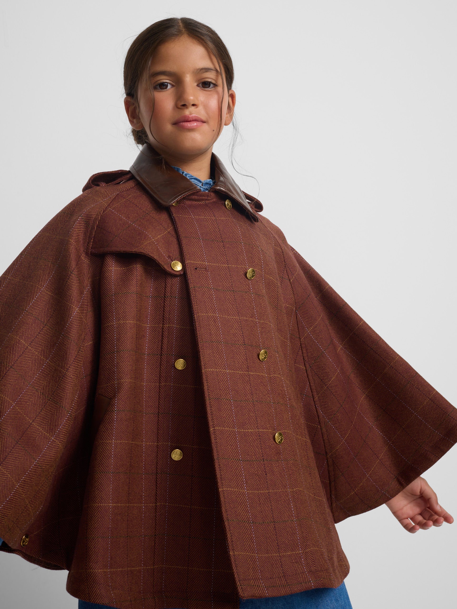Capa girl detalles cuero cuadros marrones