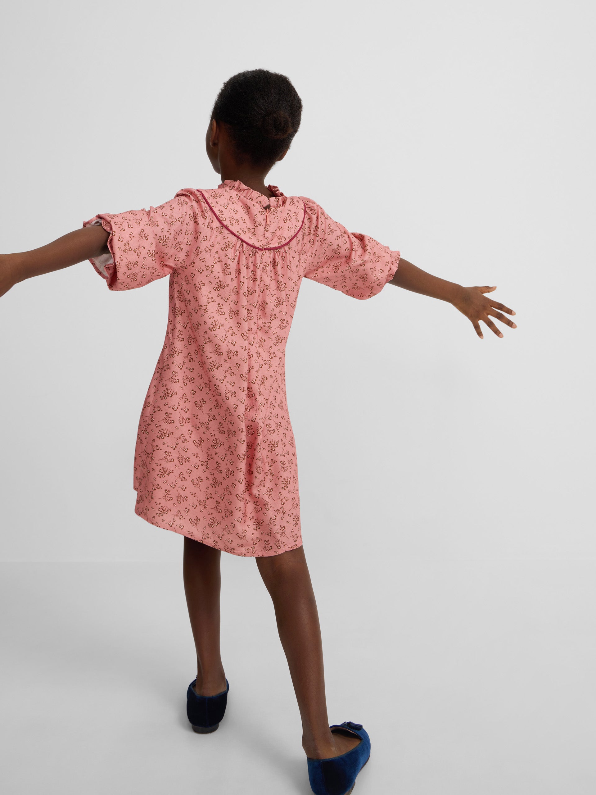Girl's dress with pink flower print cuffs