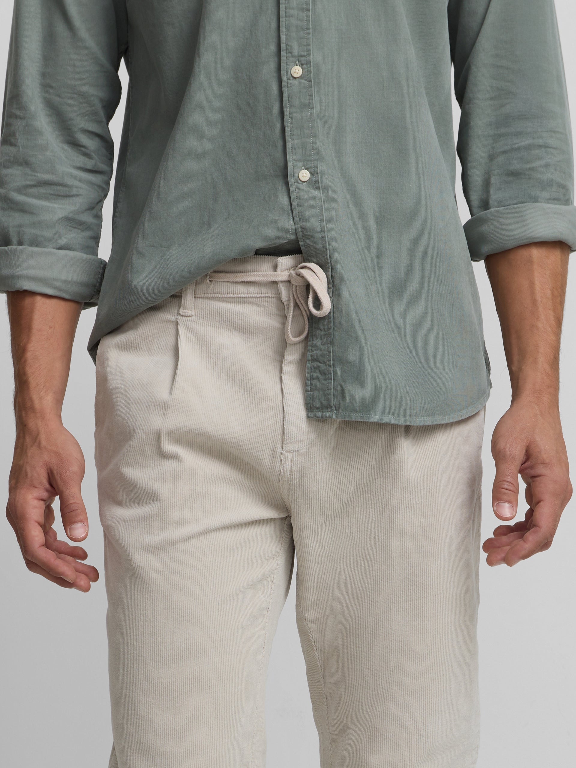 Pantalon de jogging plissé en velours côtelé beige clair