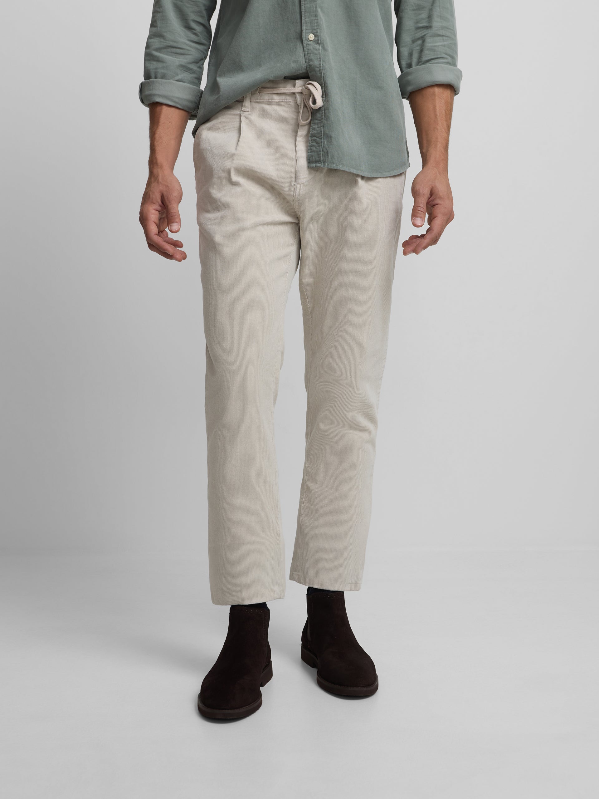 Pantalon de jogging plissé en velours côtelé beige clair