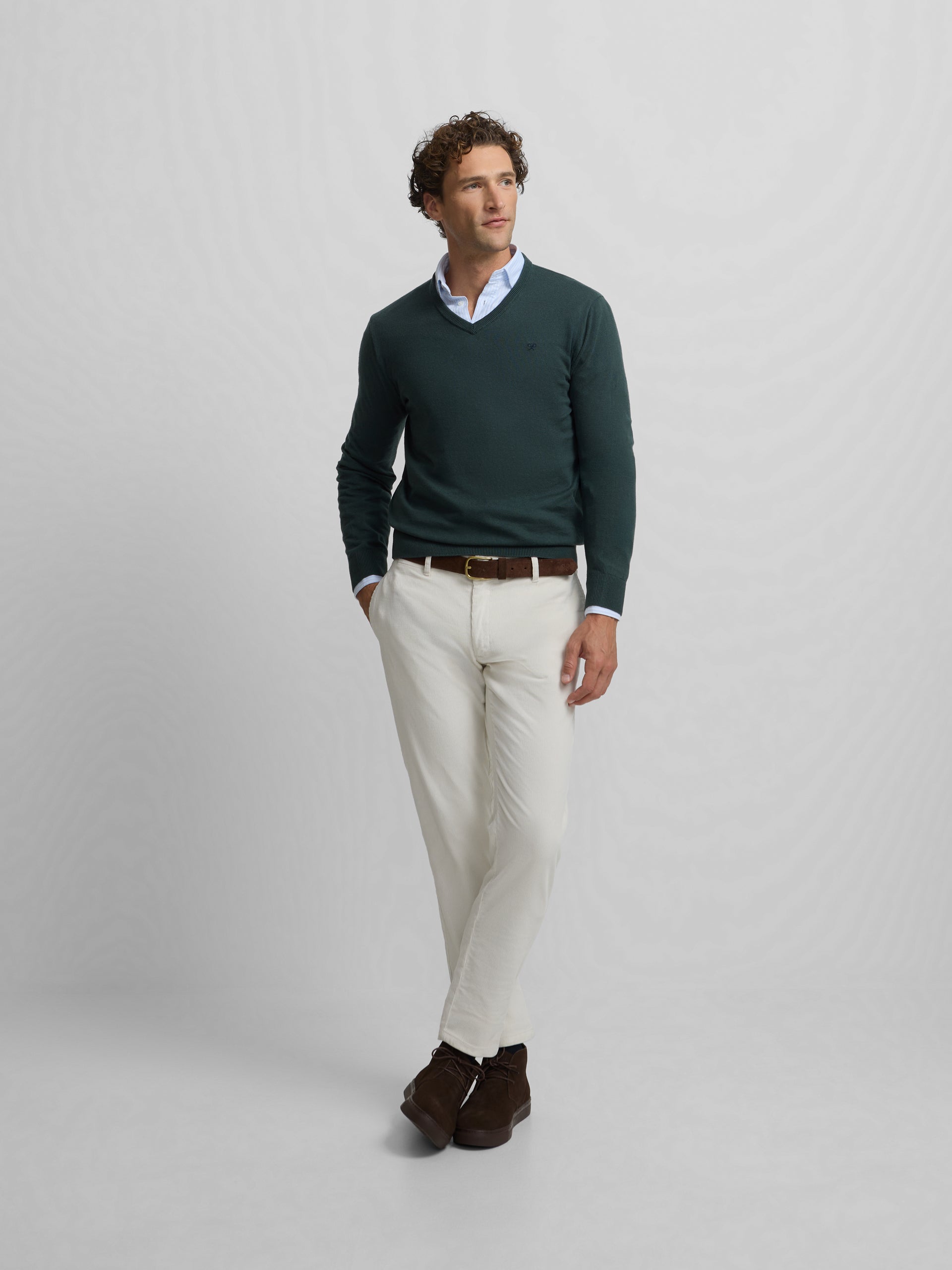 Calças chino desportivas em bombazina bege