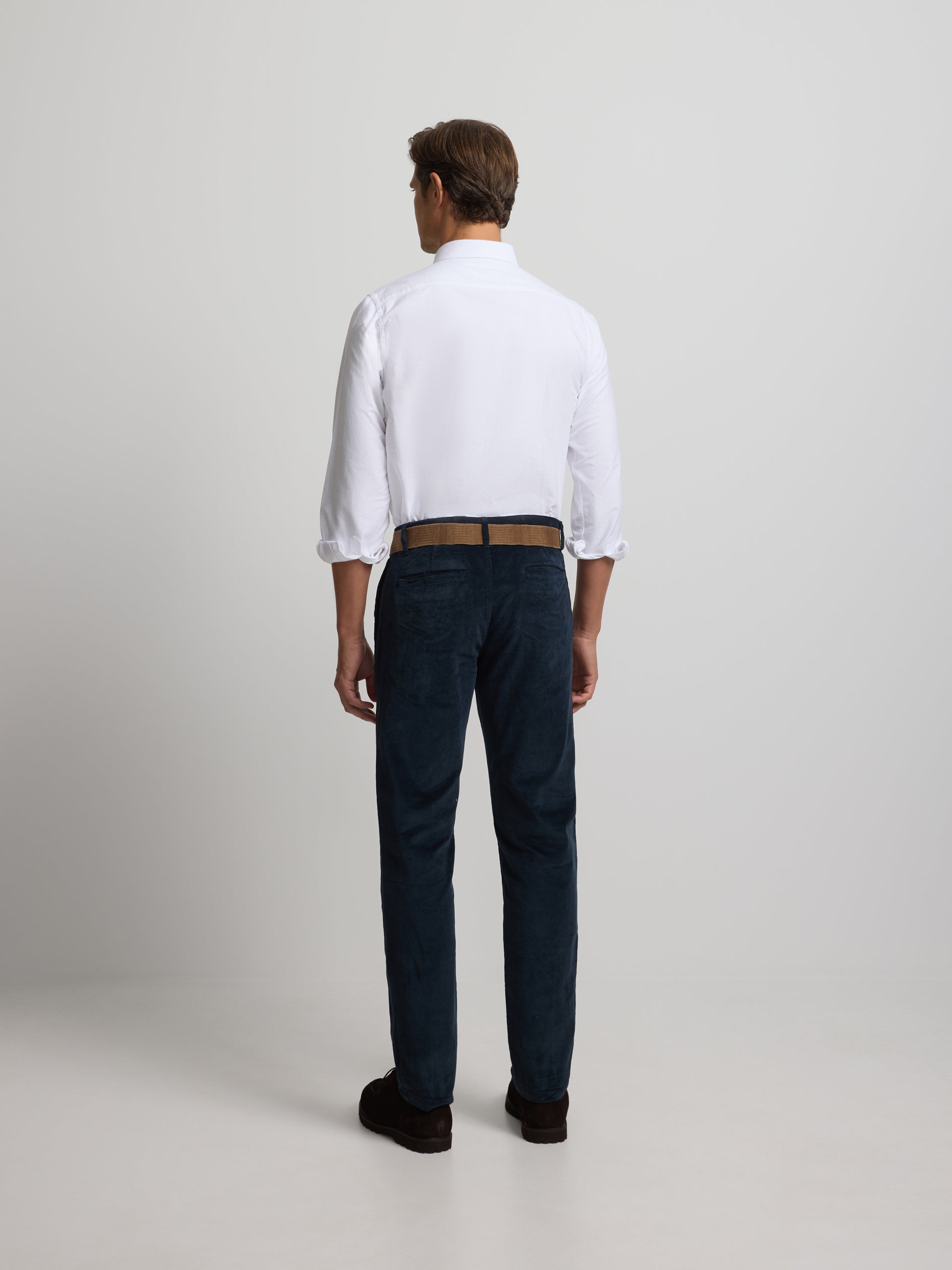 Pantalon chino sport en velours côtelé bleu marine à plis