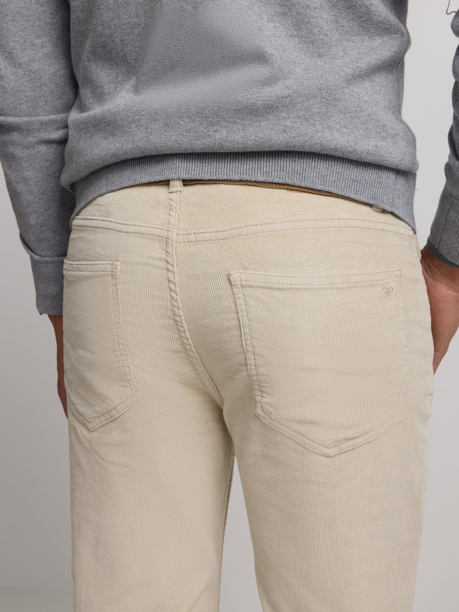 pantalon de sport beige en velours côtelé à cinq poches