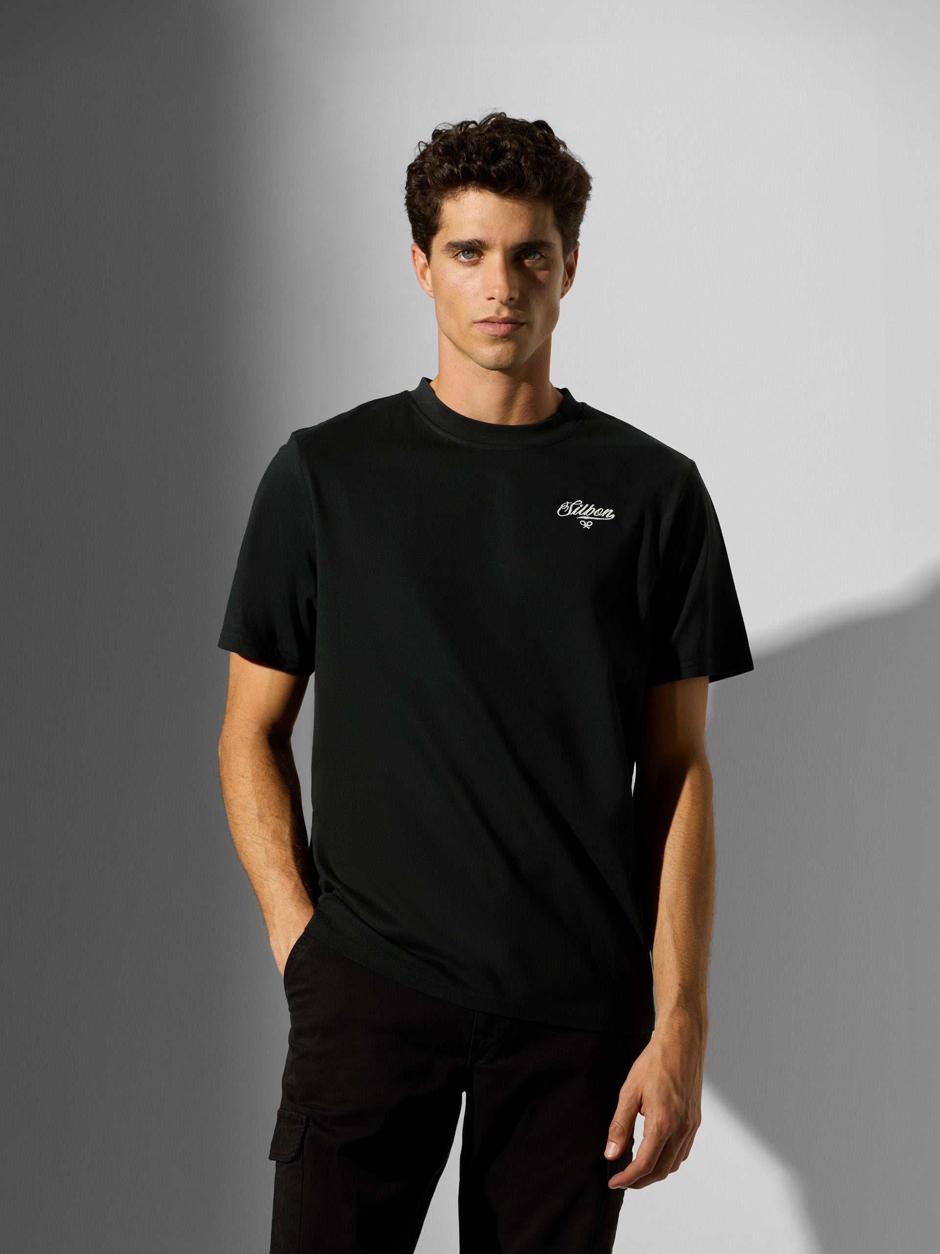 Camiseta dark minilogo letras silbon negra