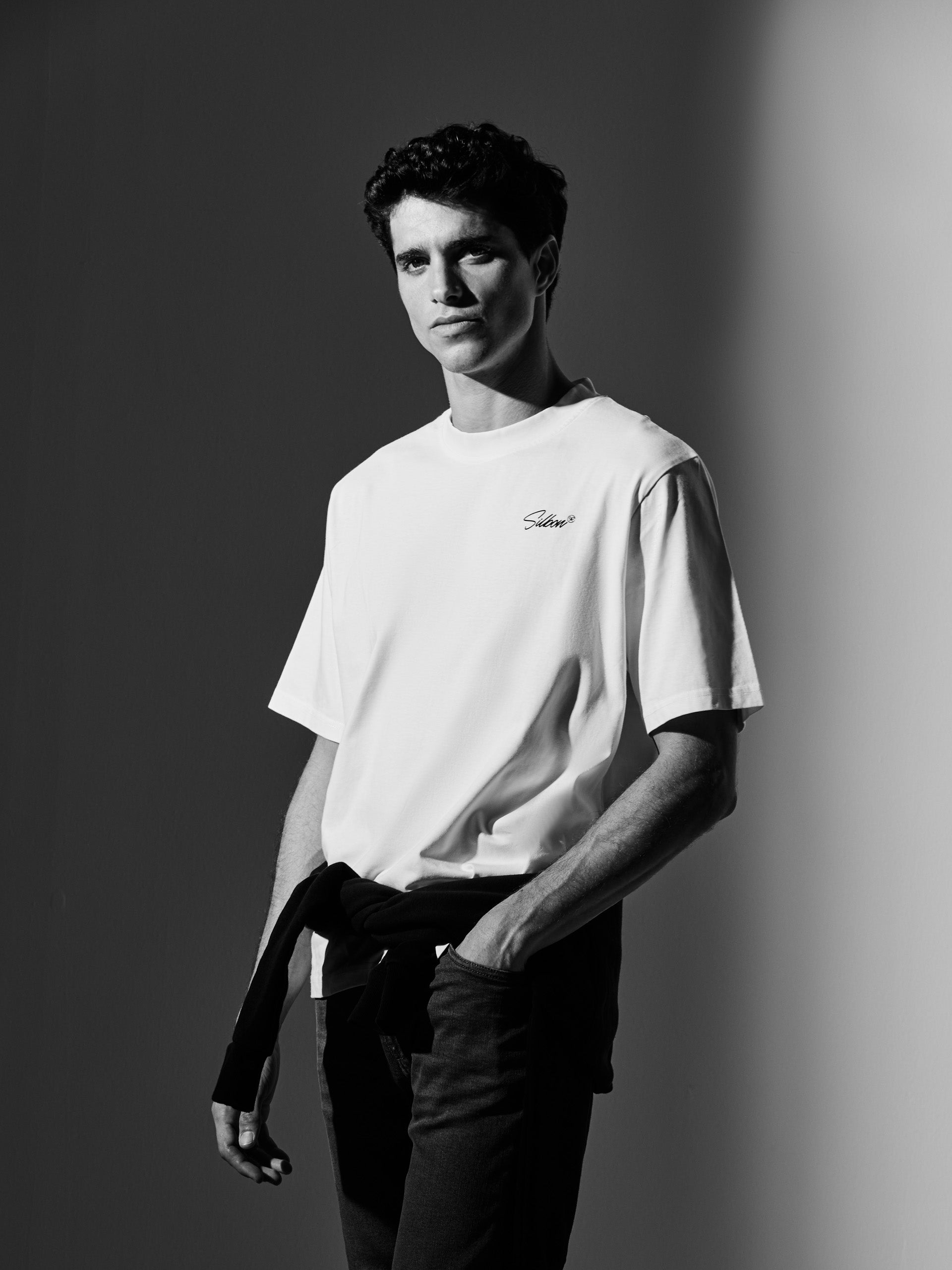 Camiseta dark special fit silbon clothing crema