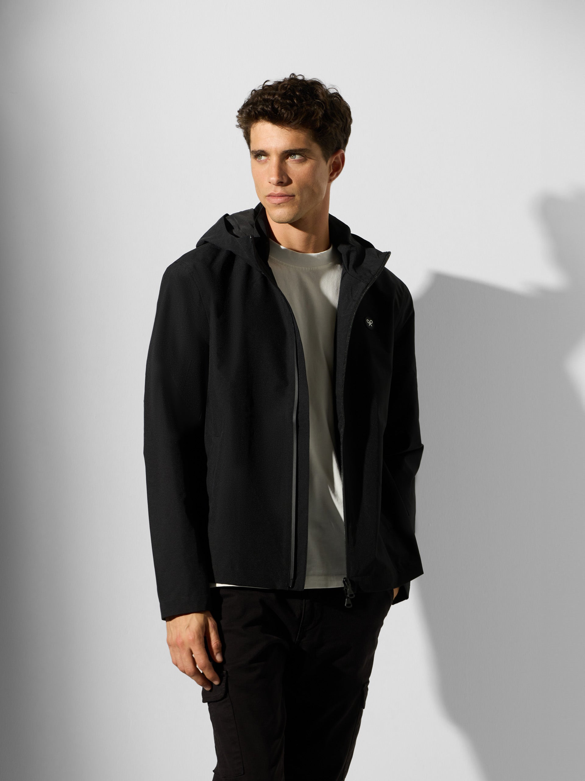 Cortavientos dark negro