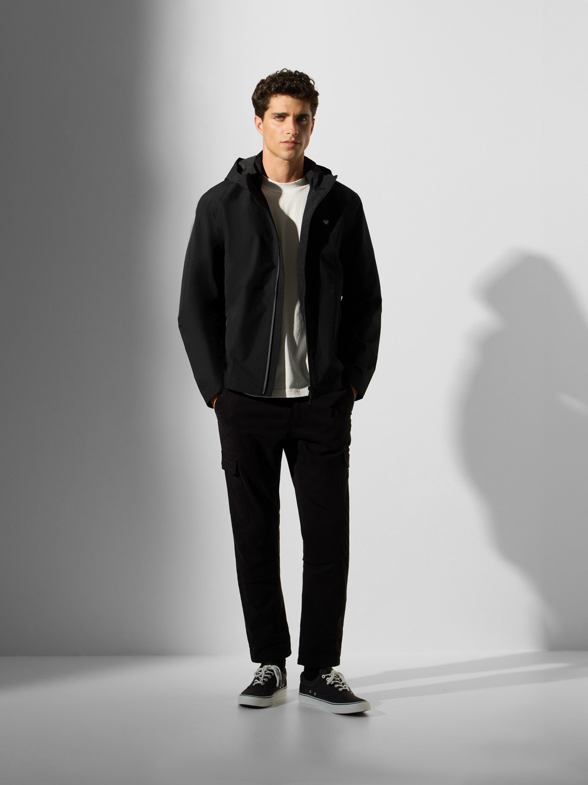 Cortavientos dark negro