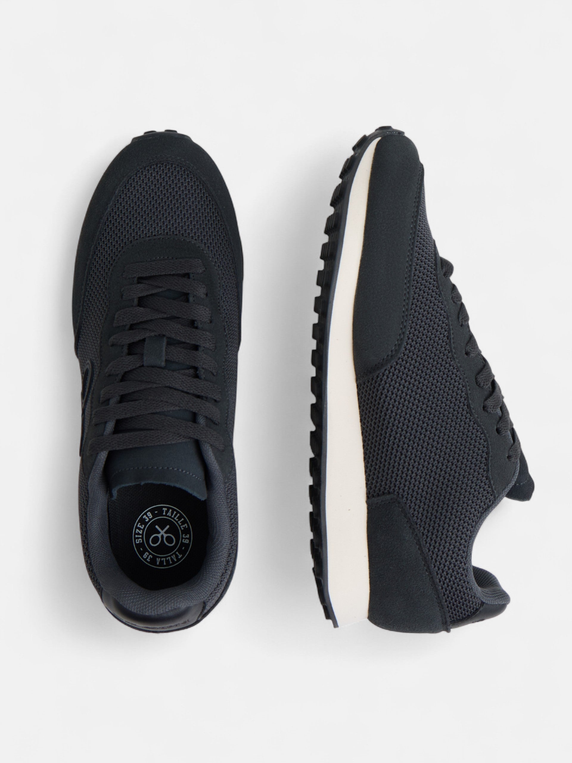 Zapatilla running dark negra