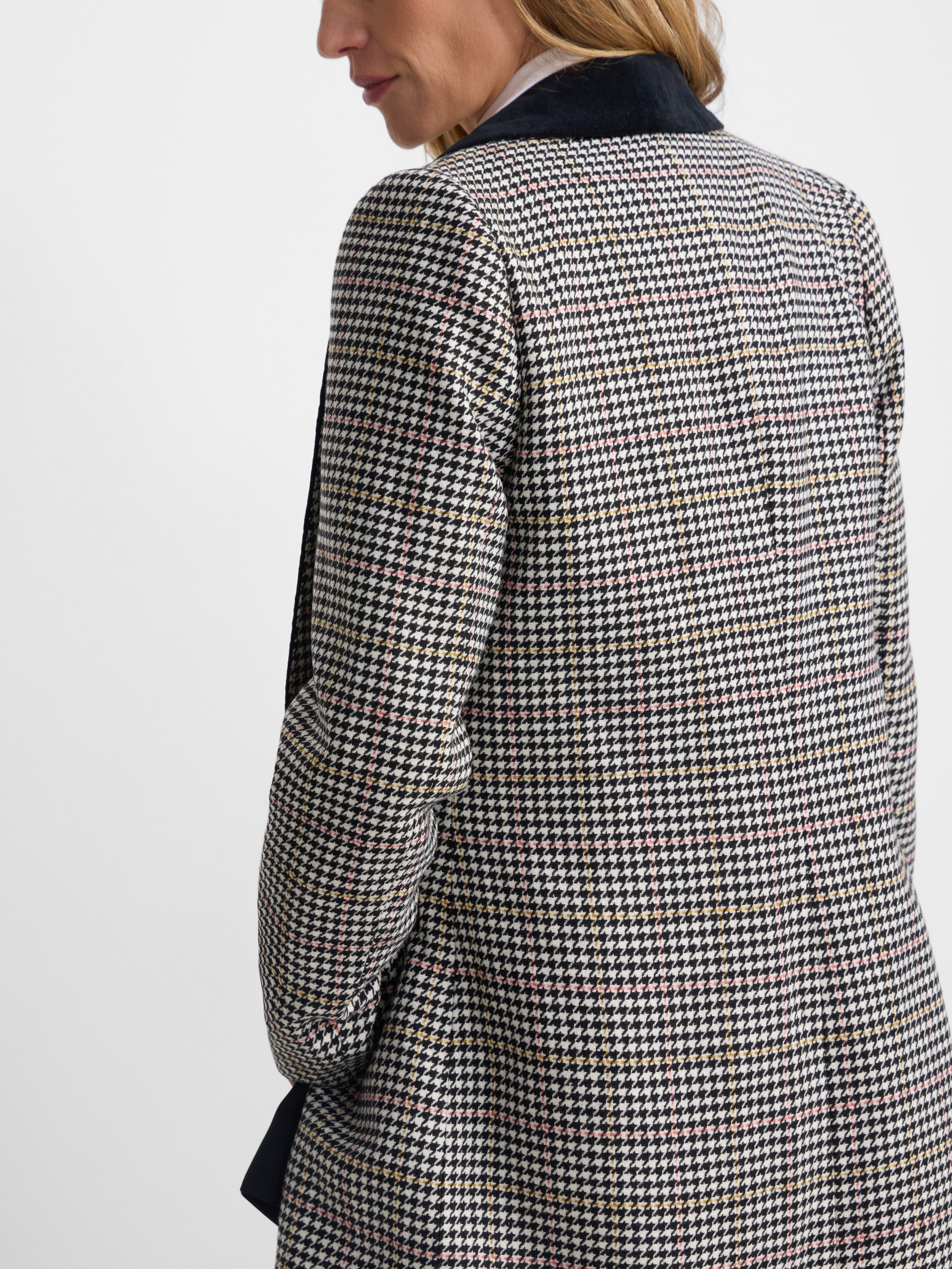 Abrigo largo solapa cuadros crudo y negro