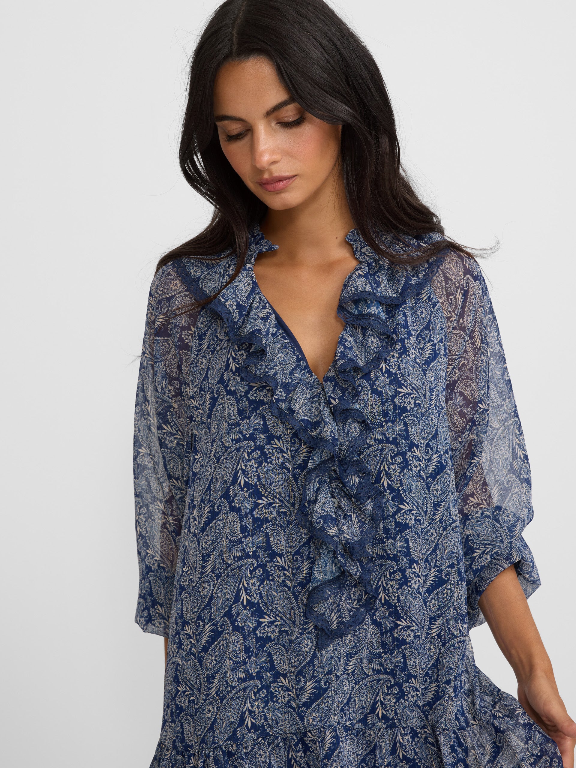 Vestido mini com folhos estampado azul