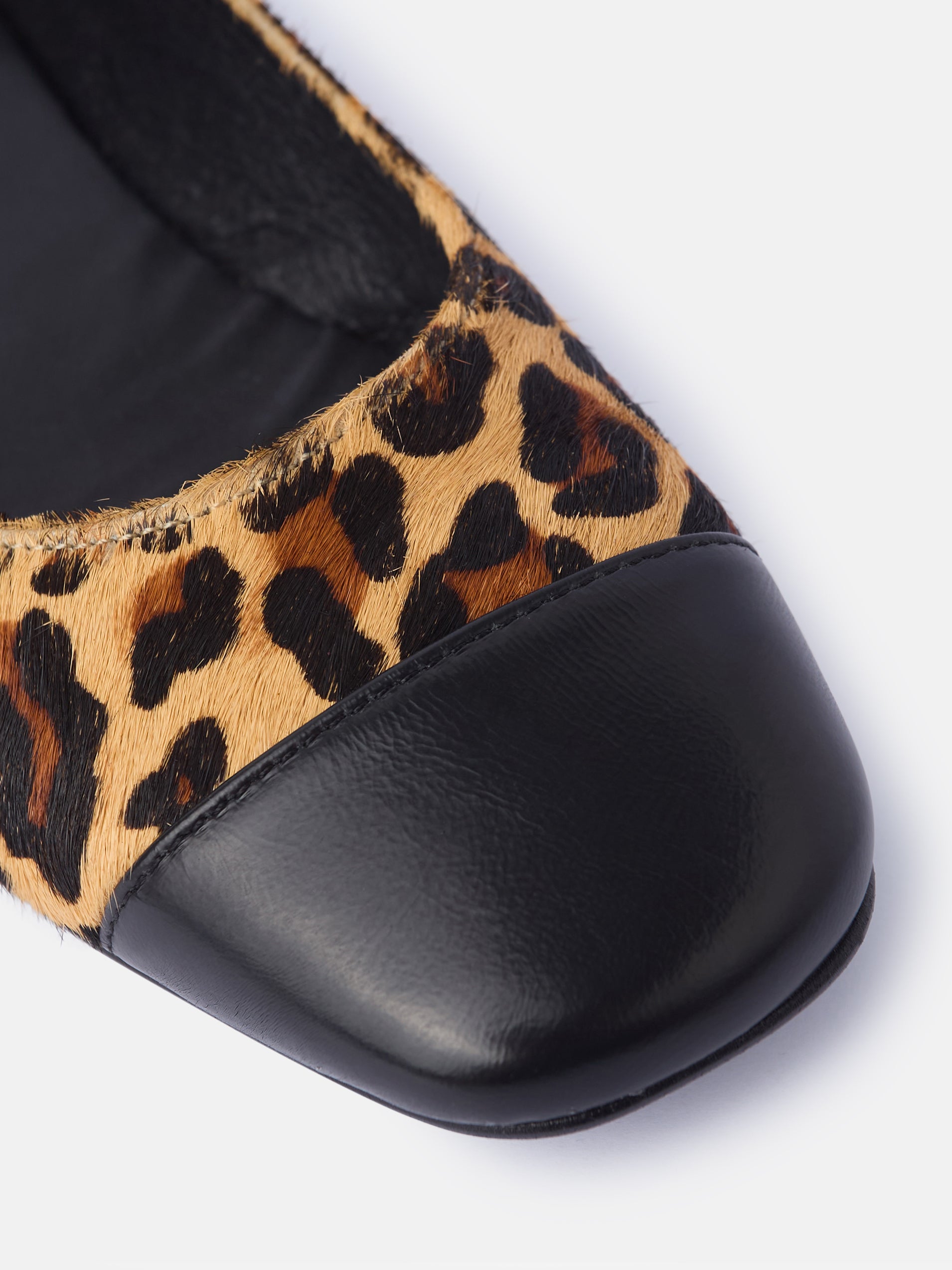 Brown animal print leather ballerina