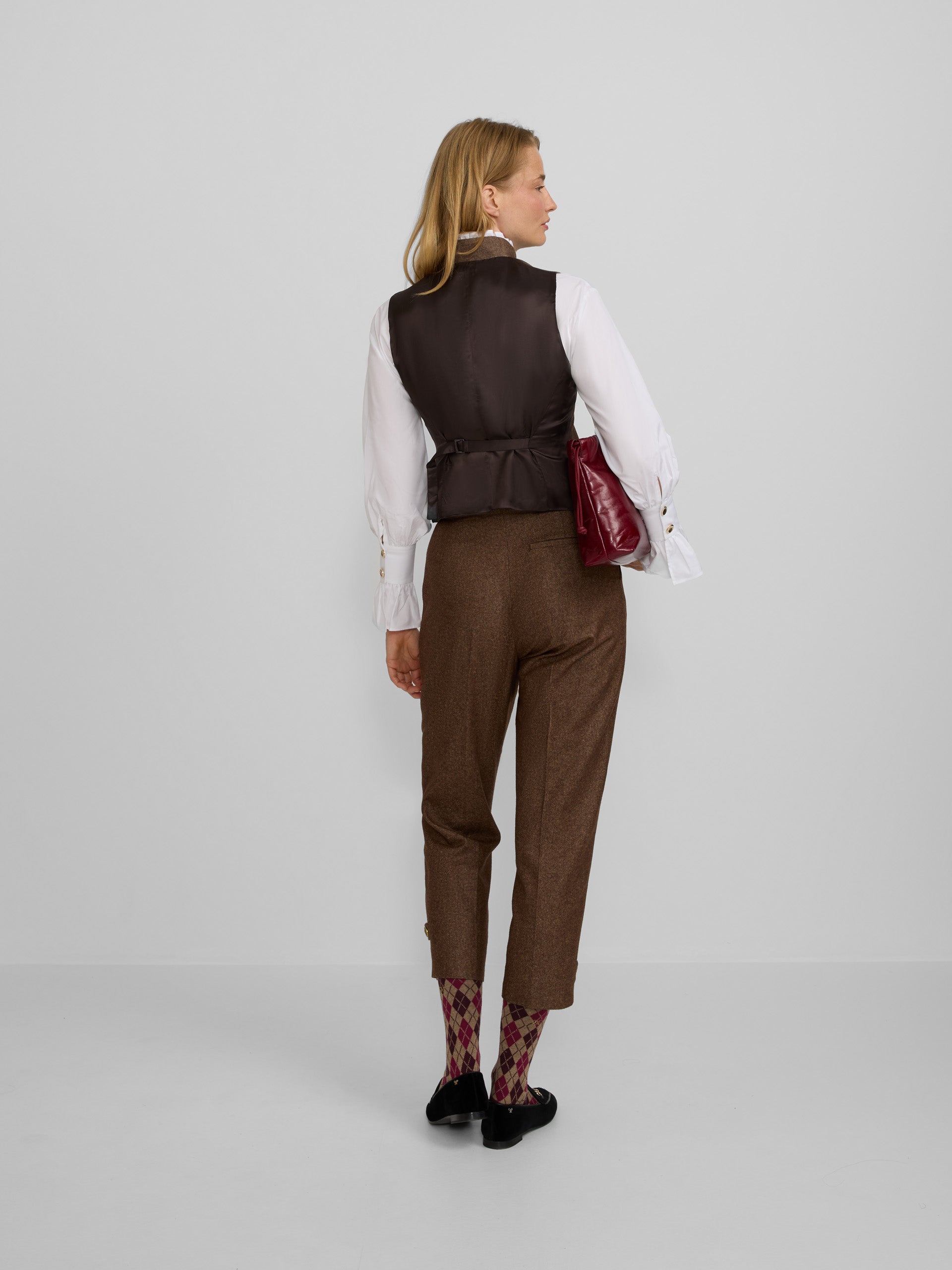 Pantalon vestir detalles espiga marron