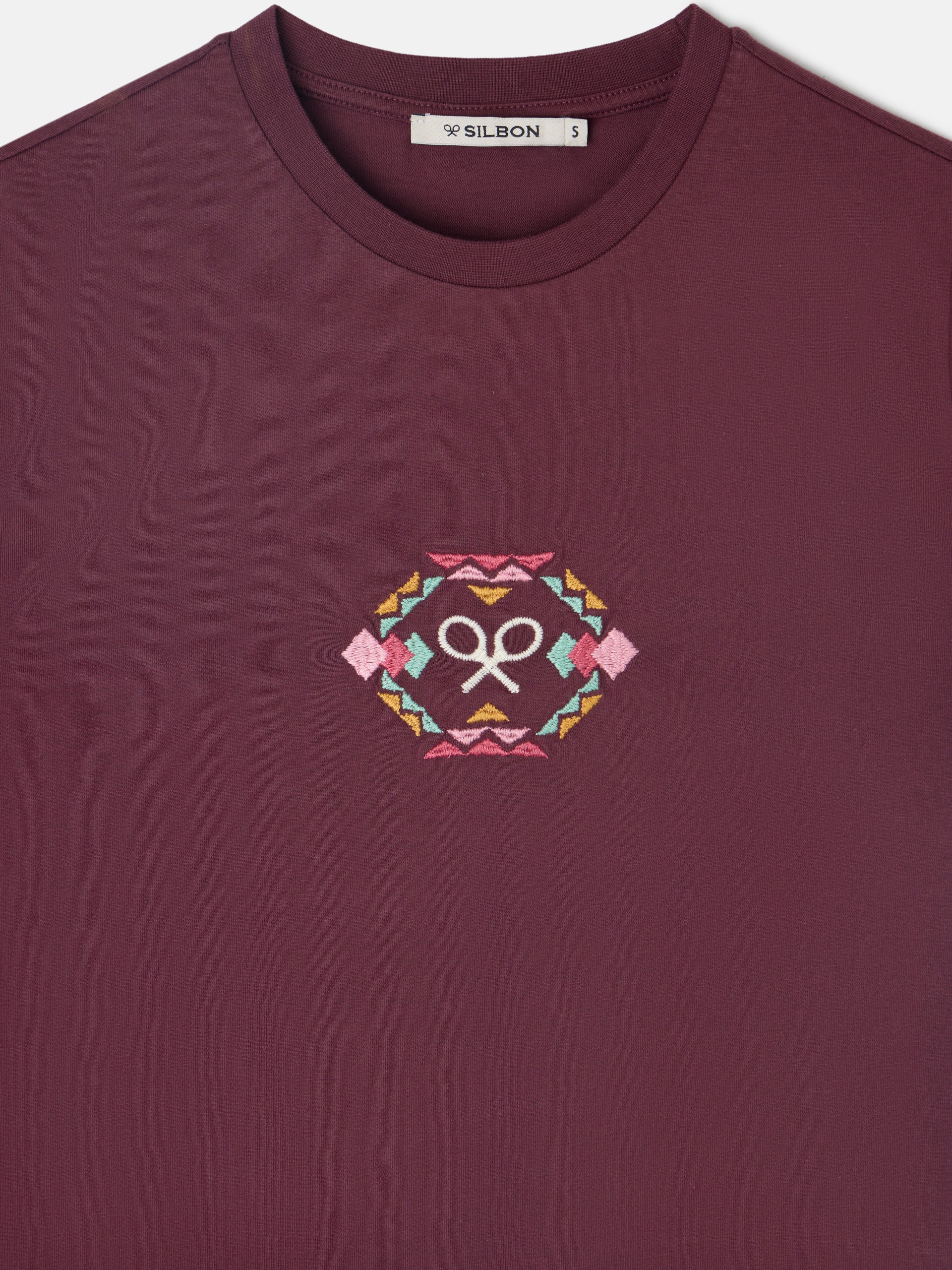T-shirt mulher bordado étnico multicolor bordeaux