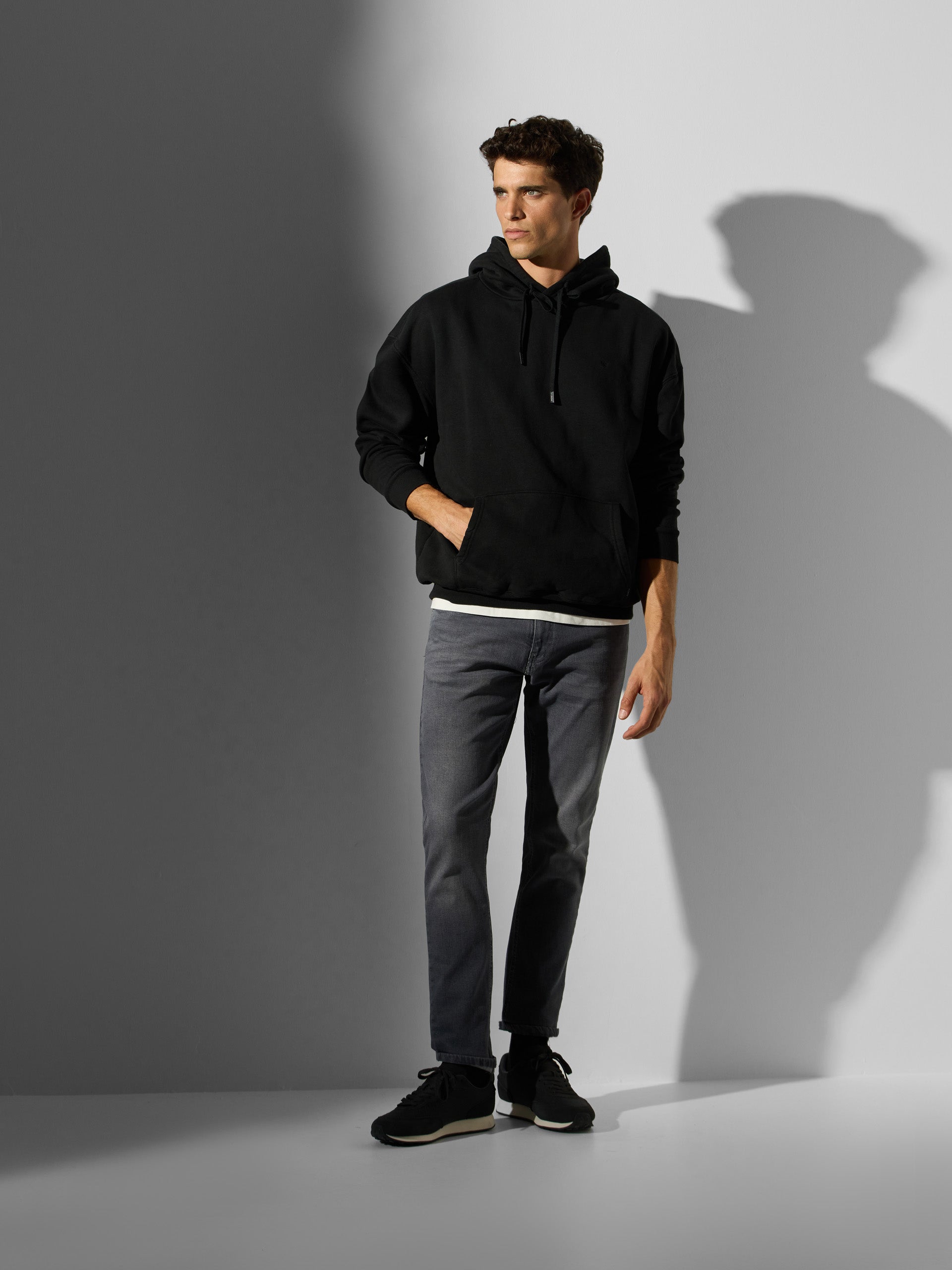 Sudadera dark hoodie relaxed fit negra