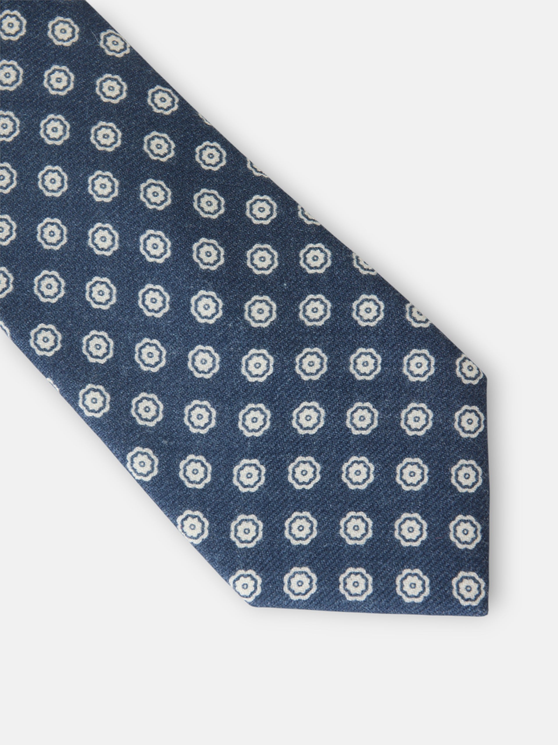 Corbata motivo flor azul marino