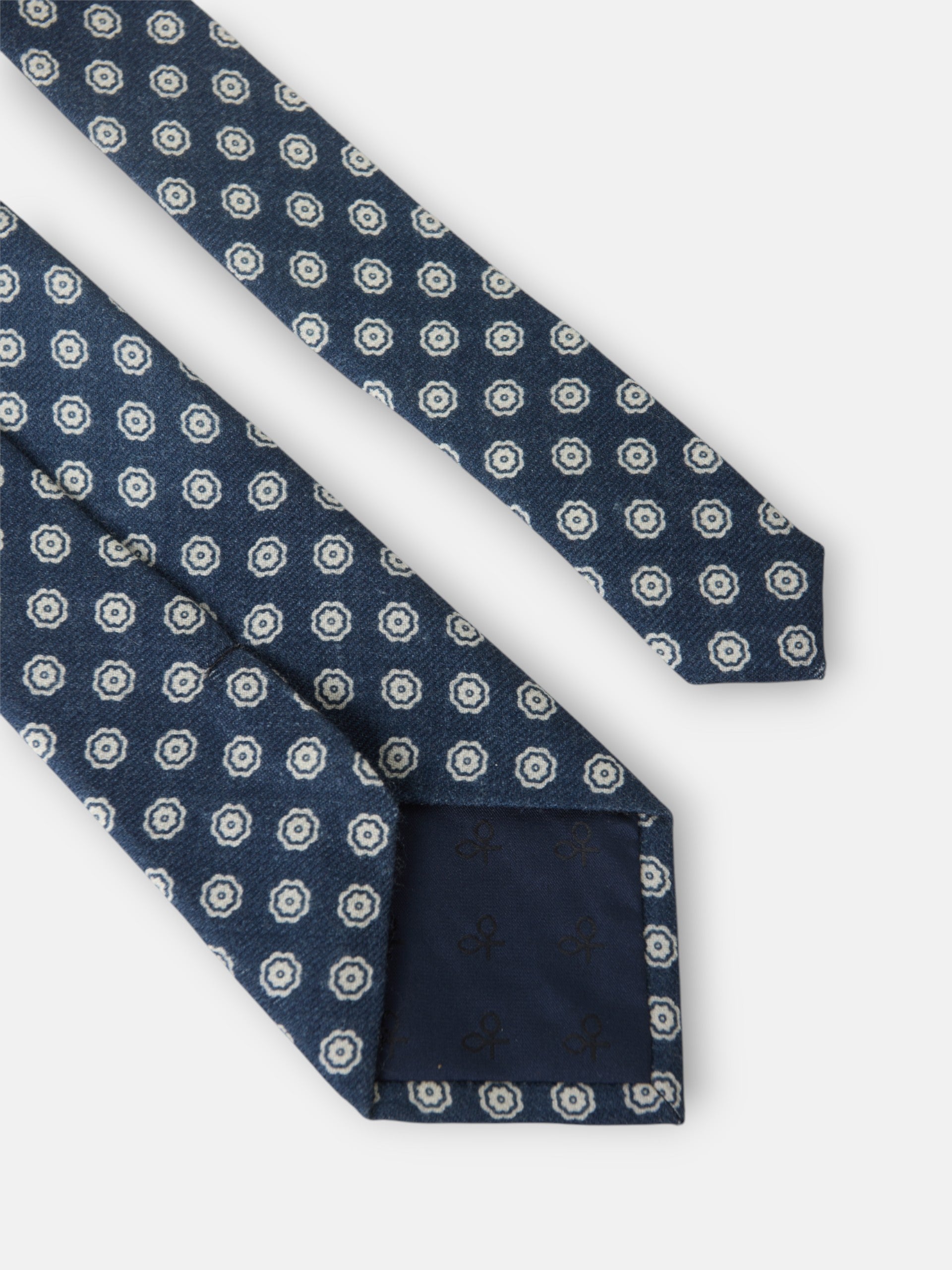 Corbata motivo flor azul marino