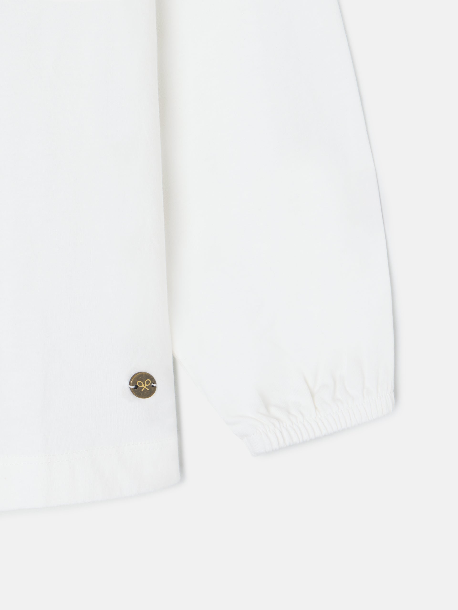 Ecru girl's long-sleeved t-shirt with a popcorn neck