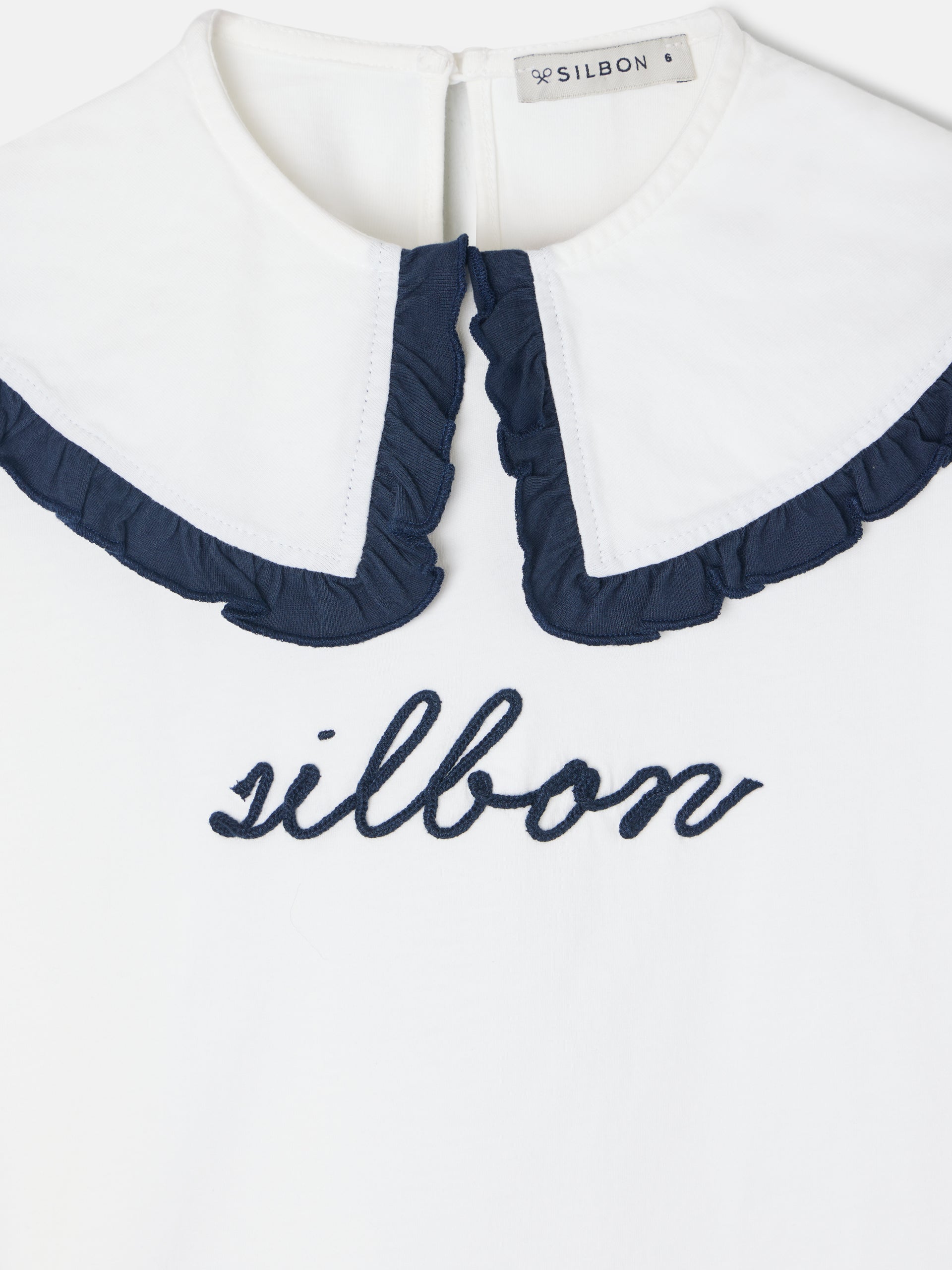 Ecru girl's long-sleeved t-shirt with a popcorn neck