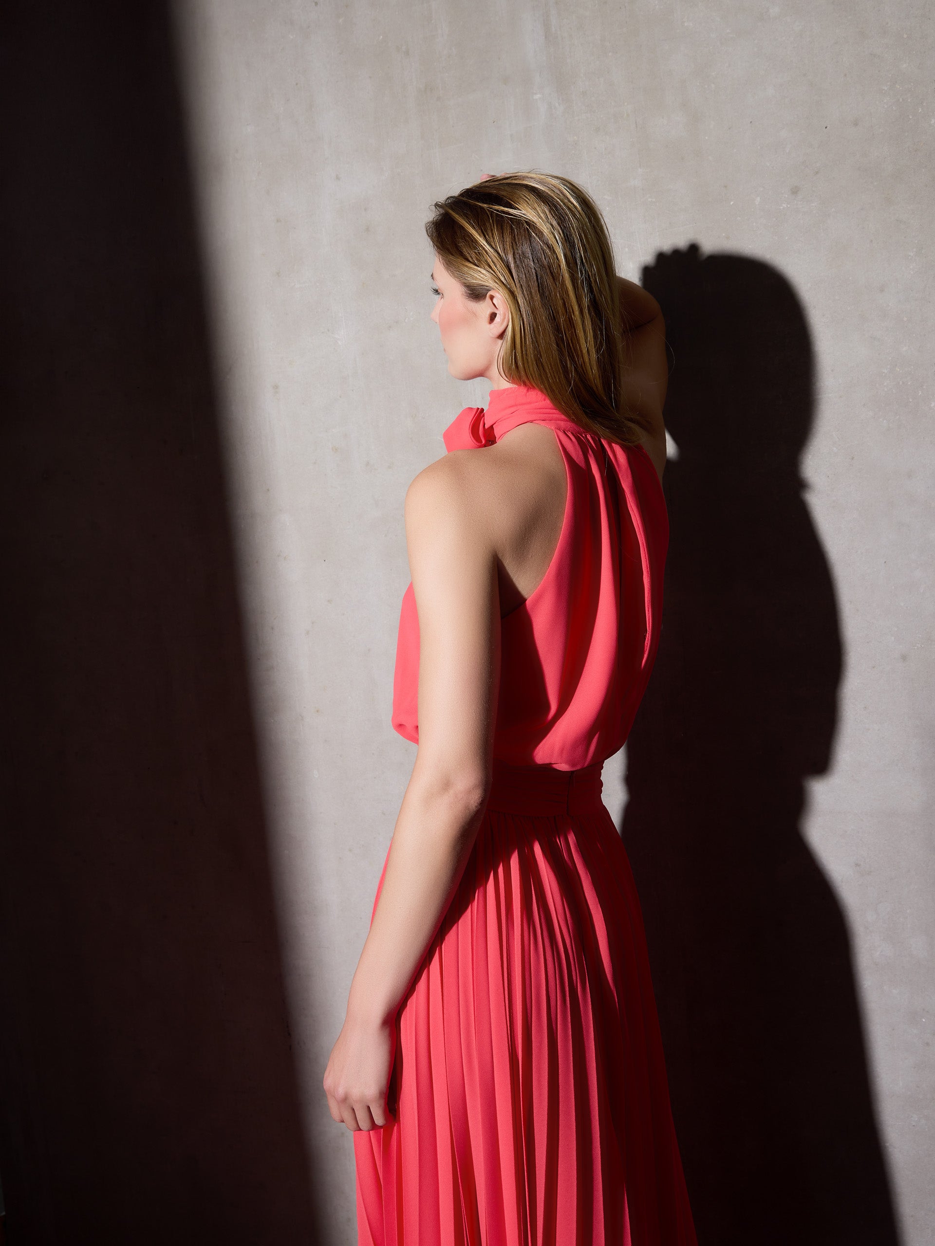 Robe plissée CaprileXSilbon avec nœud corail