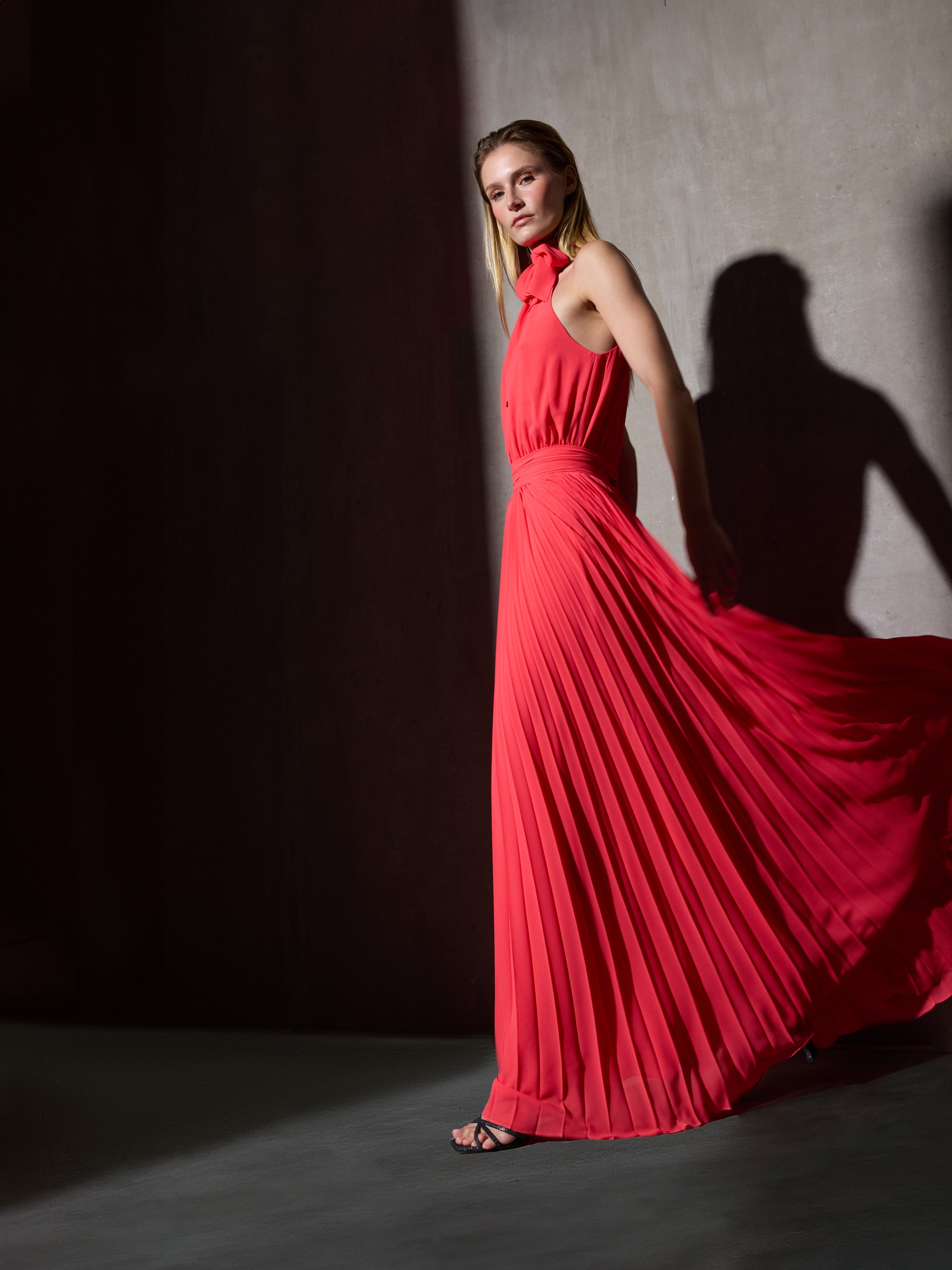 Robe plissée CaprileXSilbon avec nœud corail