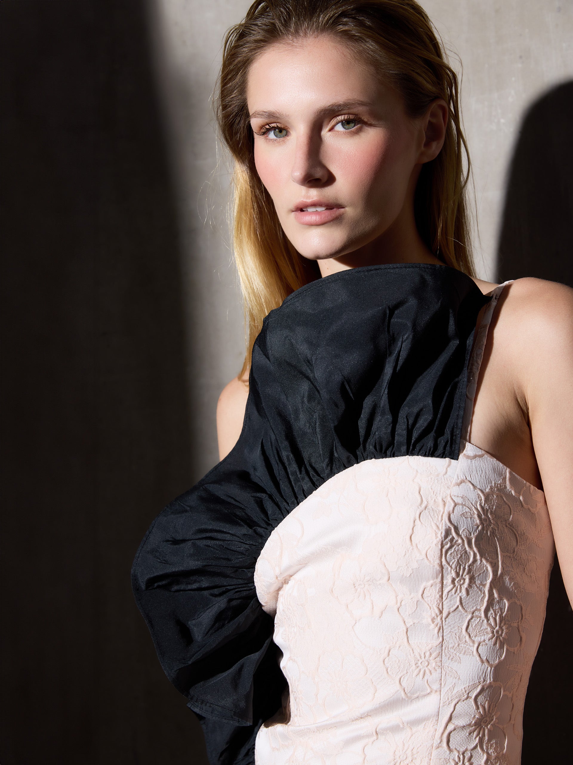 Vestido CaprileXSilbon bicolor volante marfil