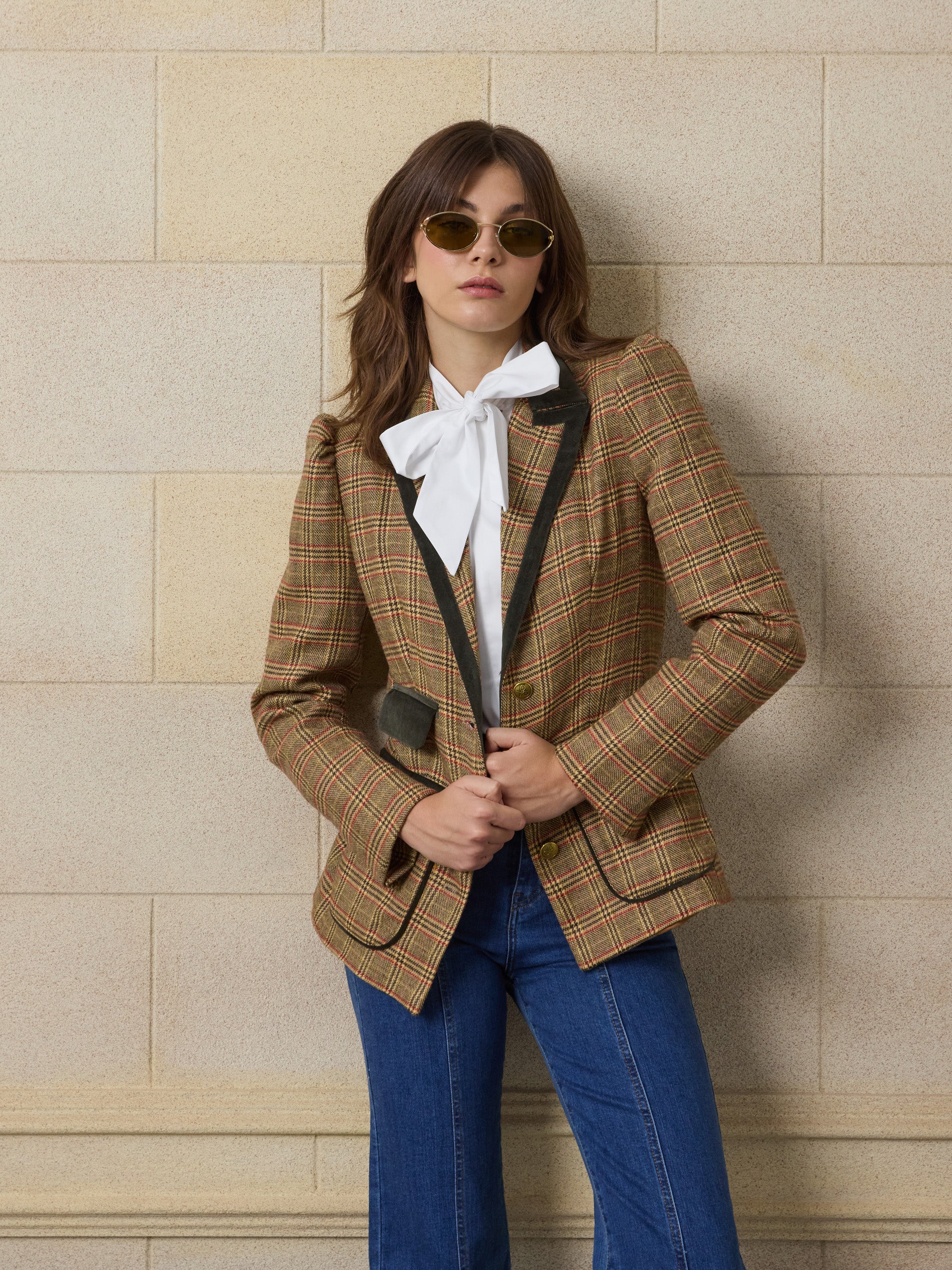 Blazer única com manga abalonada e padrão de xadrez castanho